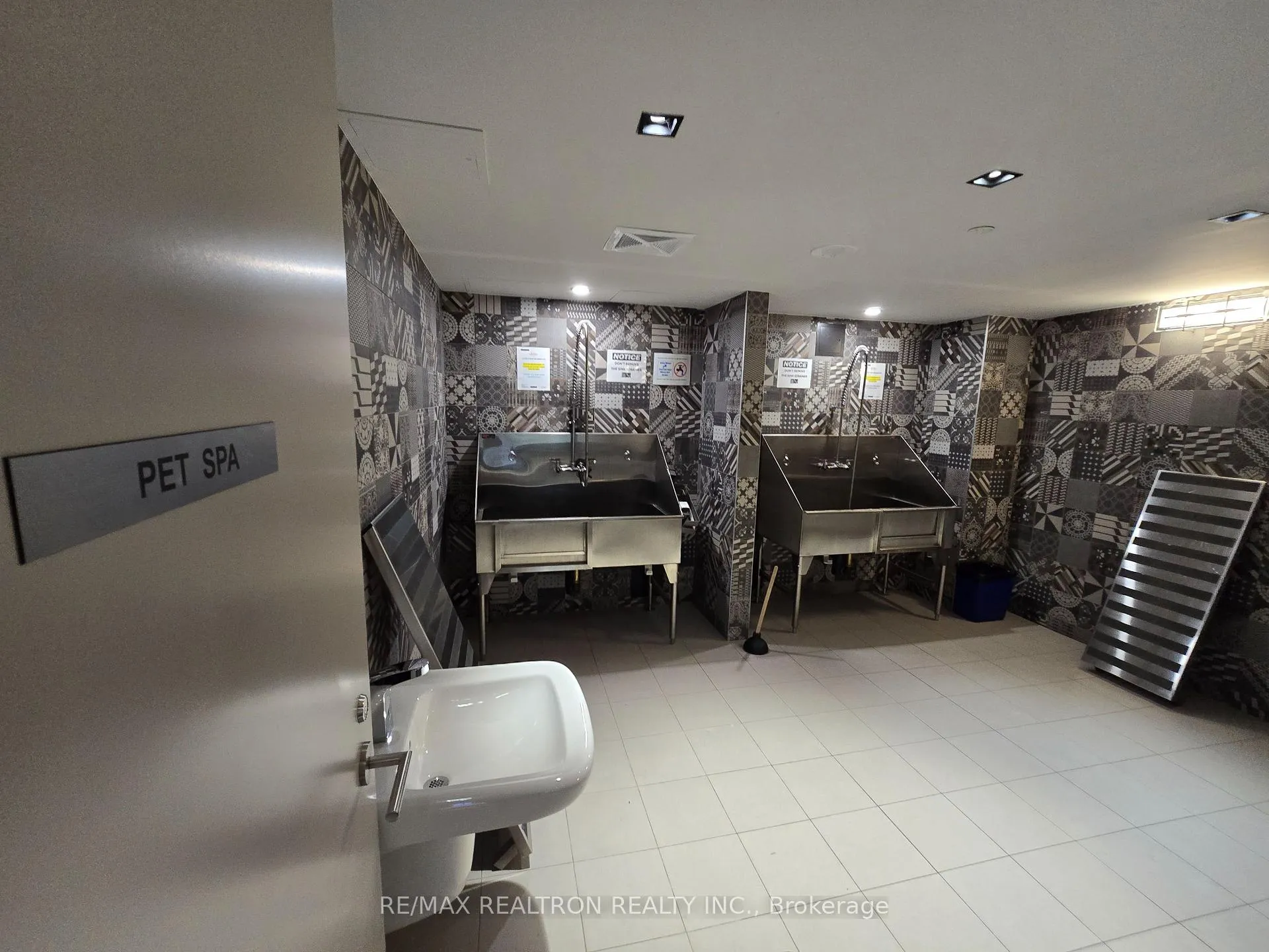 Photo 13 of Unit 2120, 20 Dunfield Avenue, Toronto, Mount Pleasant West — HOMEH