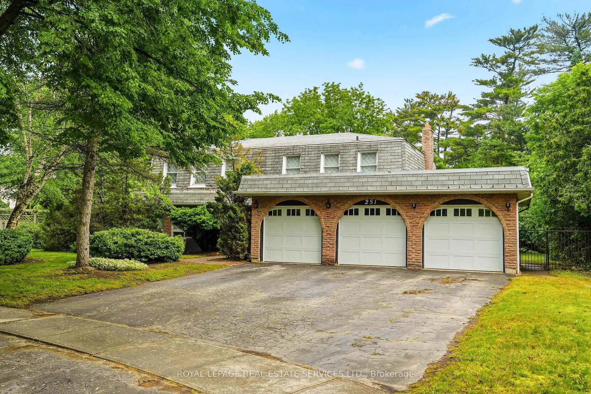 Front of 251 Dolphin Court