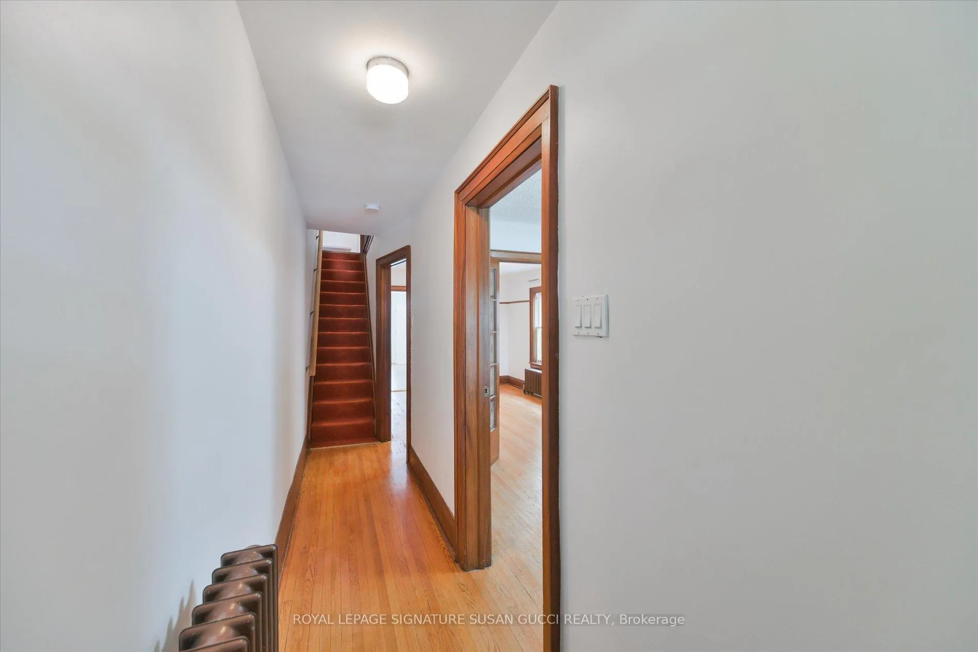Photo 4 of 20 Bonnie Brae Boulevard, Toronto, Danforth Village-East York — HOMEH