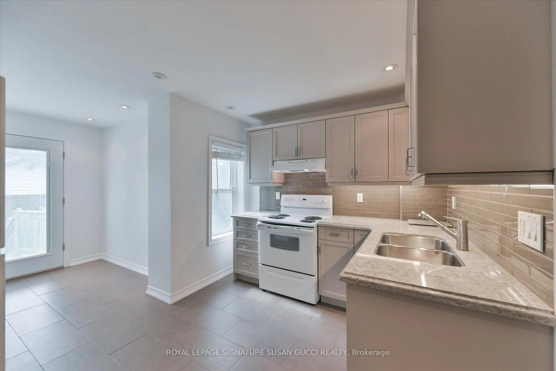Photo 9 of 20 Bonnie Brae Boulevard, Toronto, Danforth Village-East York — HOMEH