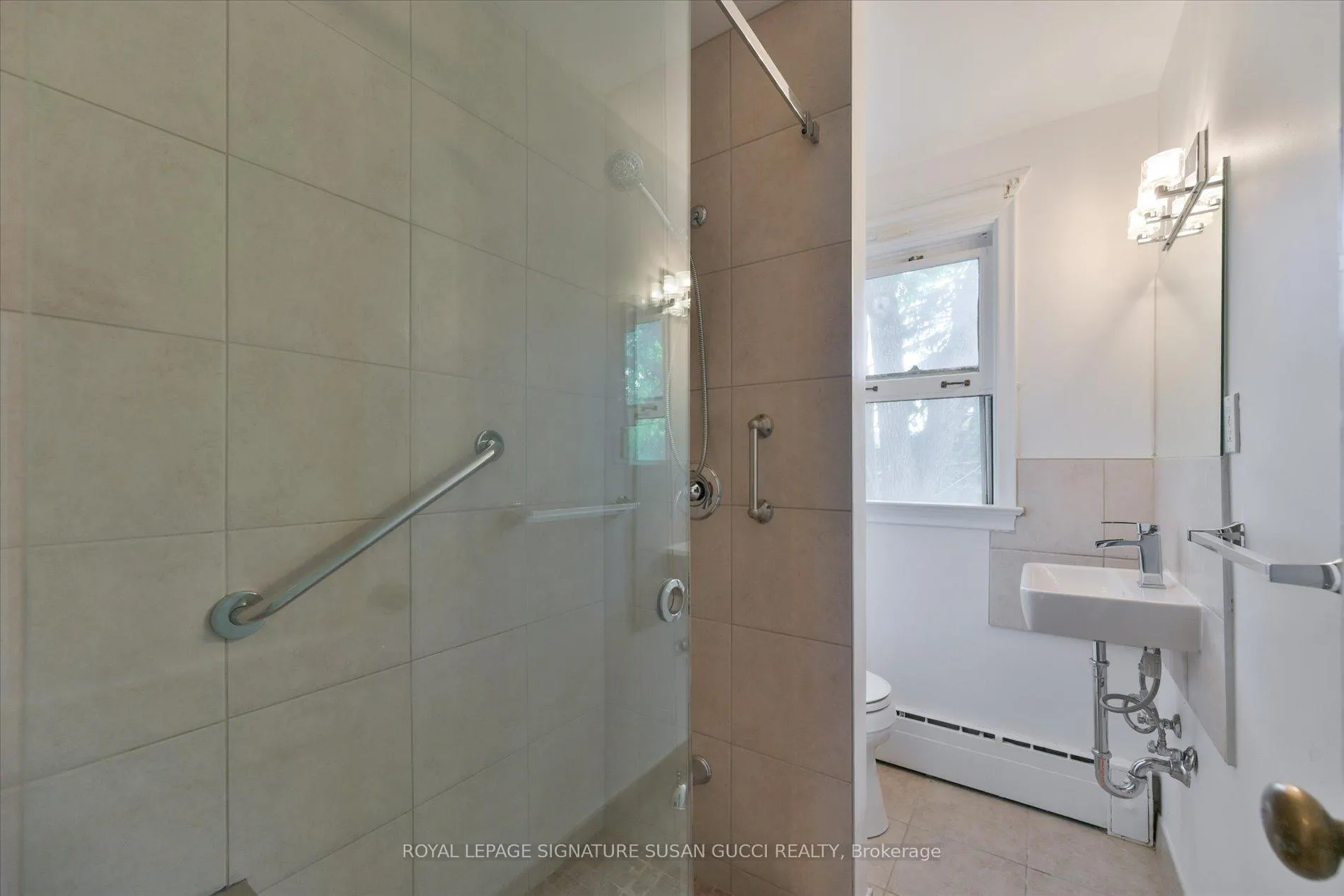 Photo 22 of 20 Bonnie Brae Boulevard, Toronto, Danforth Village-East York — HOMEH