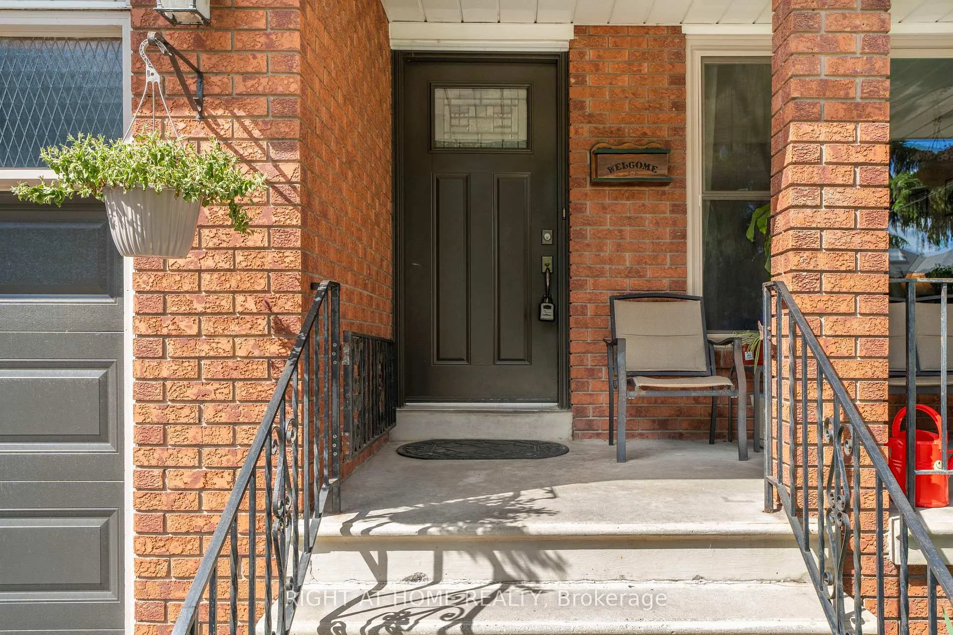 Photo 3 of 33 Benson Avenue, Mississauga, Port Credit — HOMEH