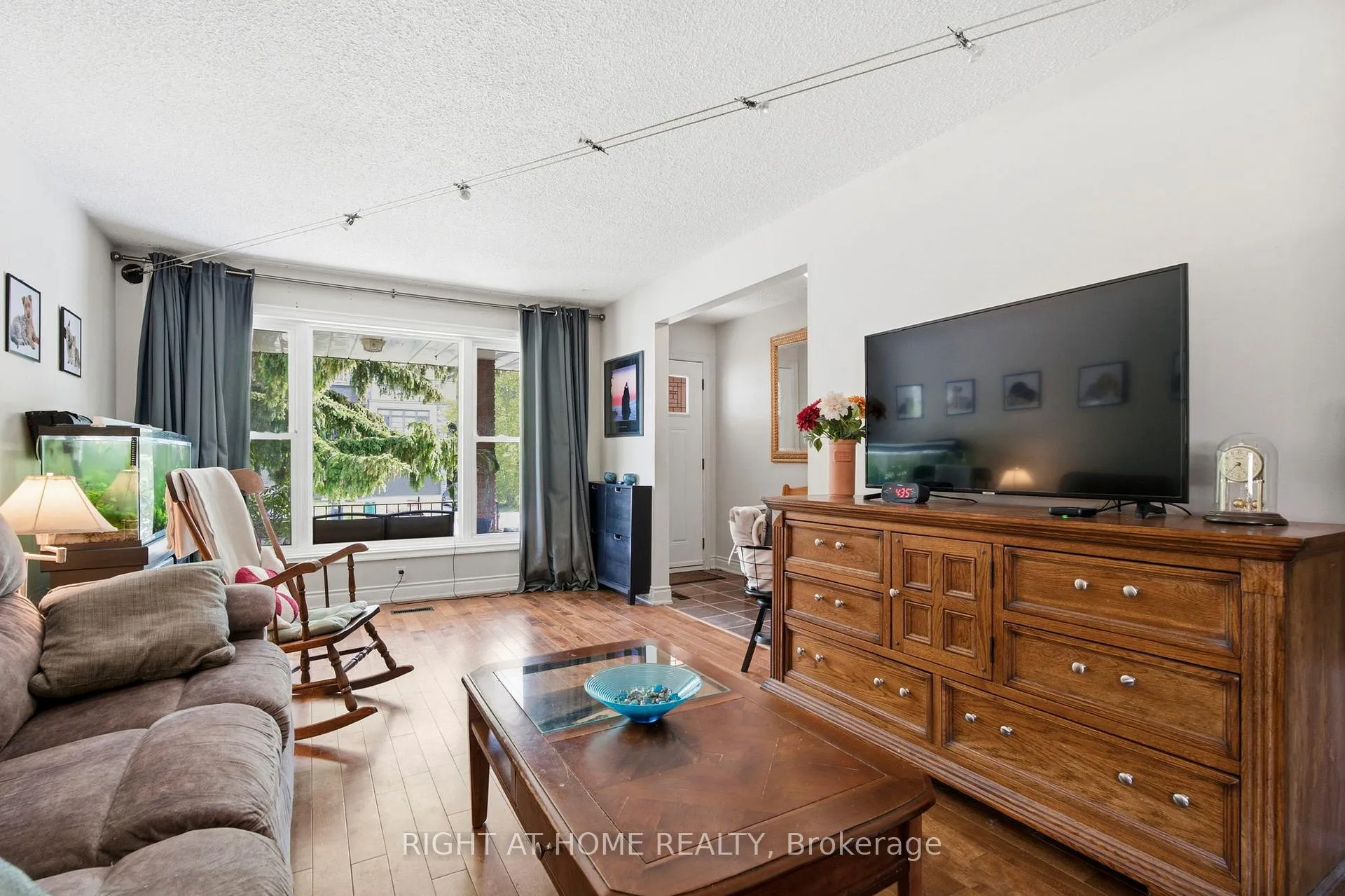 Photo 8 of 33 Benson Avenue, Mississauga, Port Credit — HOMEH