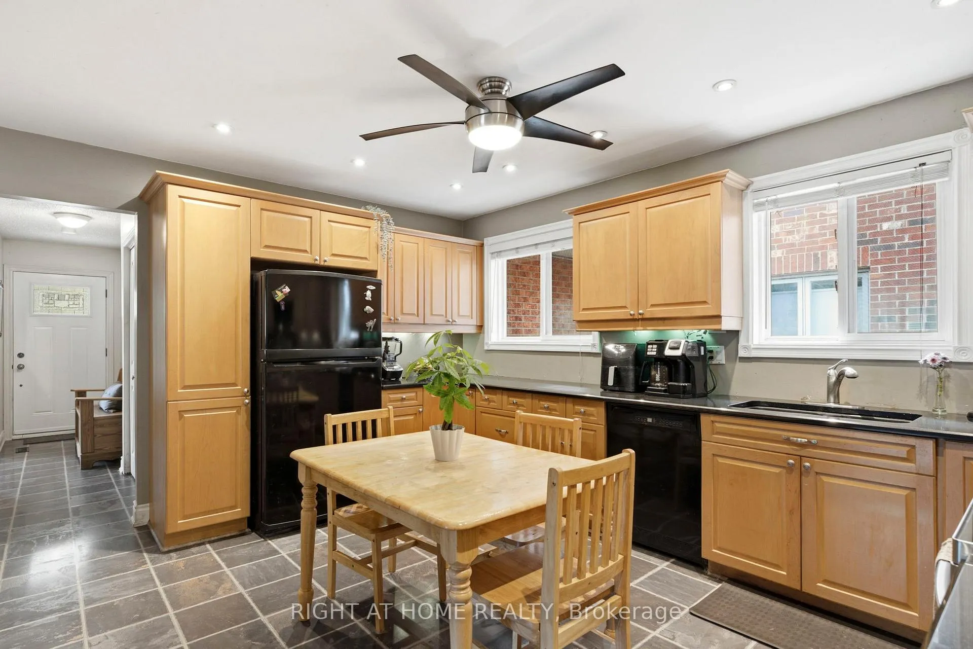 Photo 12 of 33 Benson Avenue, Mississauga, Port Credit — HOMEH