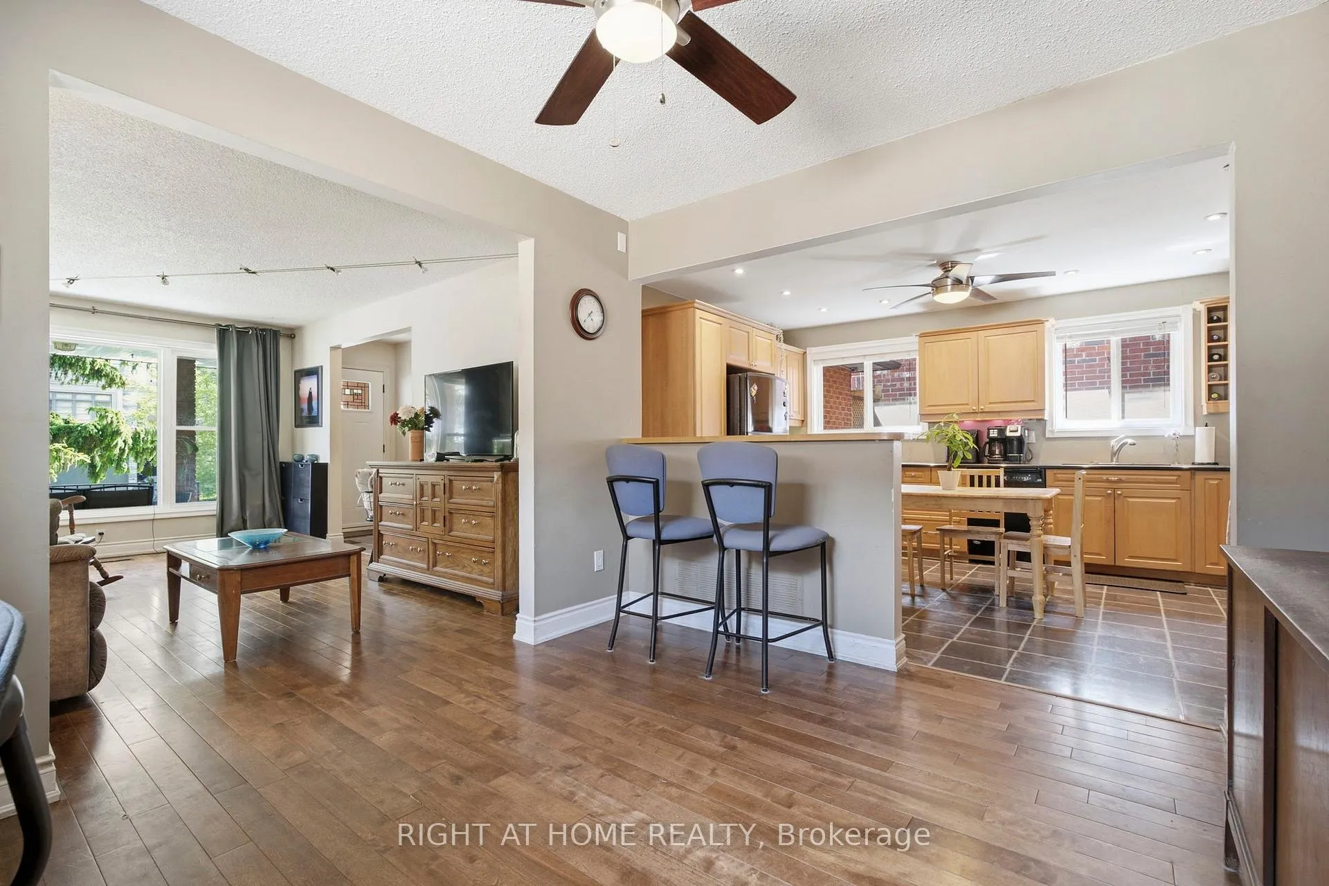 Photo 17 of 33 Benson Avenue, Mississauga, Port Credit — HOMEH