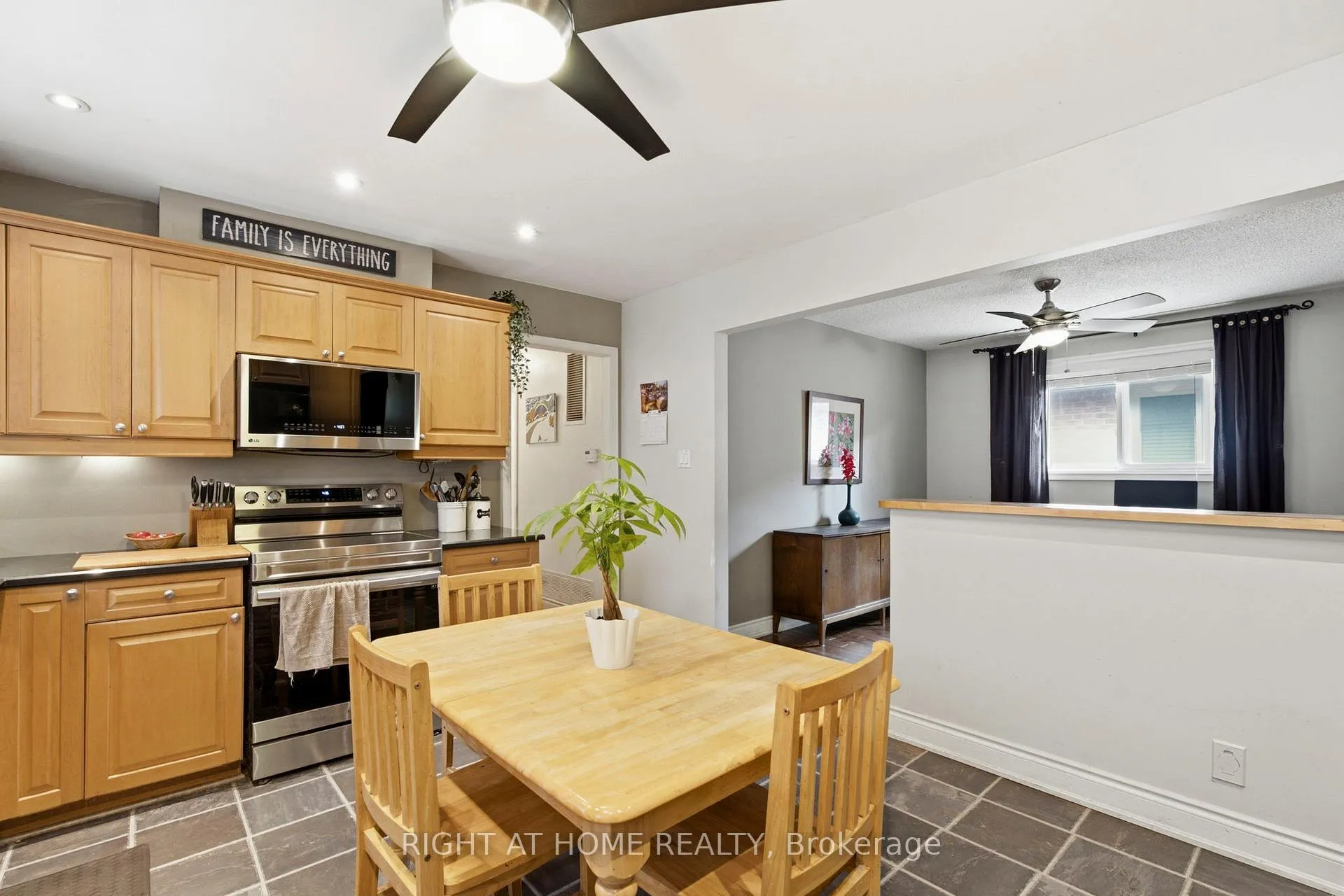 Photo 18 of 33 Benson Avenue, Mississauga, Port Credit — HOMEH