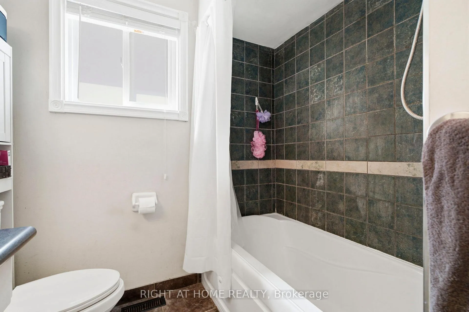 Photo 20 of 33 Benson Avenue, Mississauga, Port Credit — HOMEH
