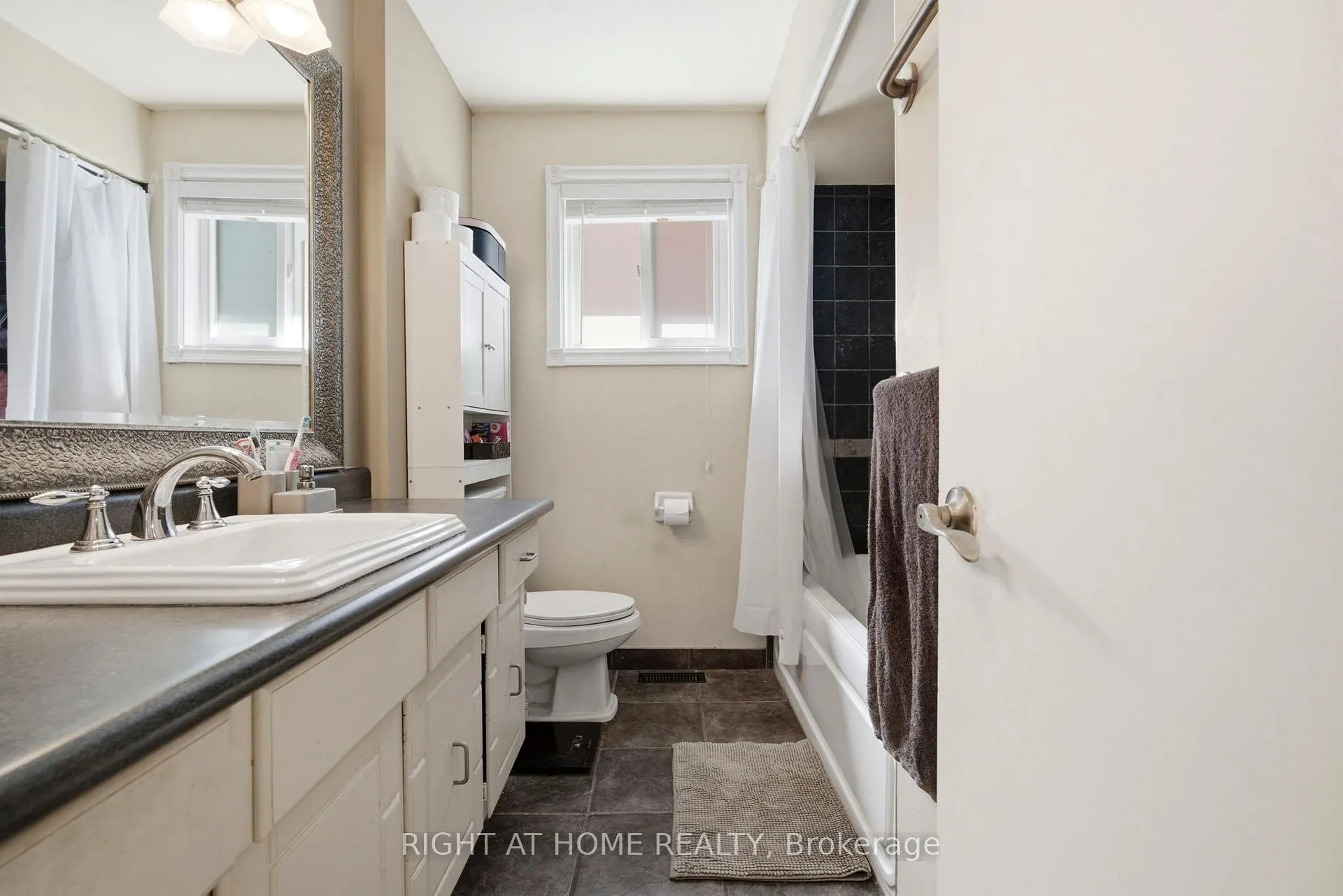 Photo 21 of 33 Benson Avenue, Mississauga, Port Credit — HOMEH