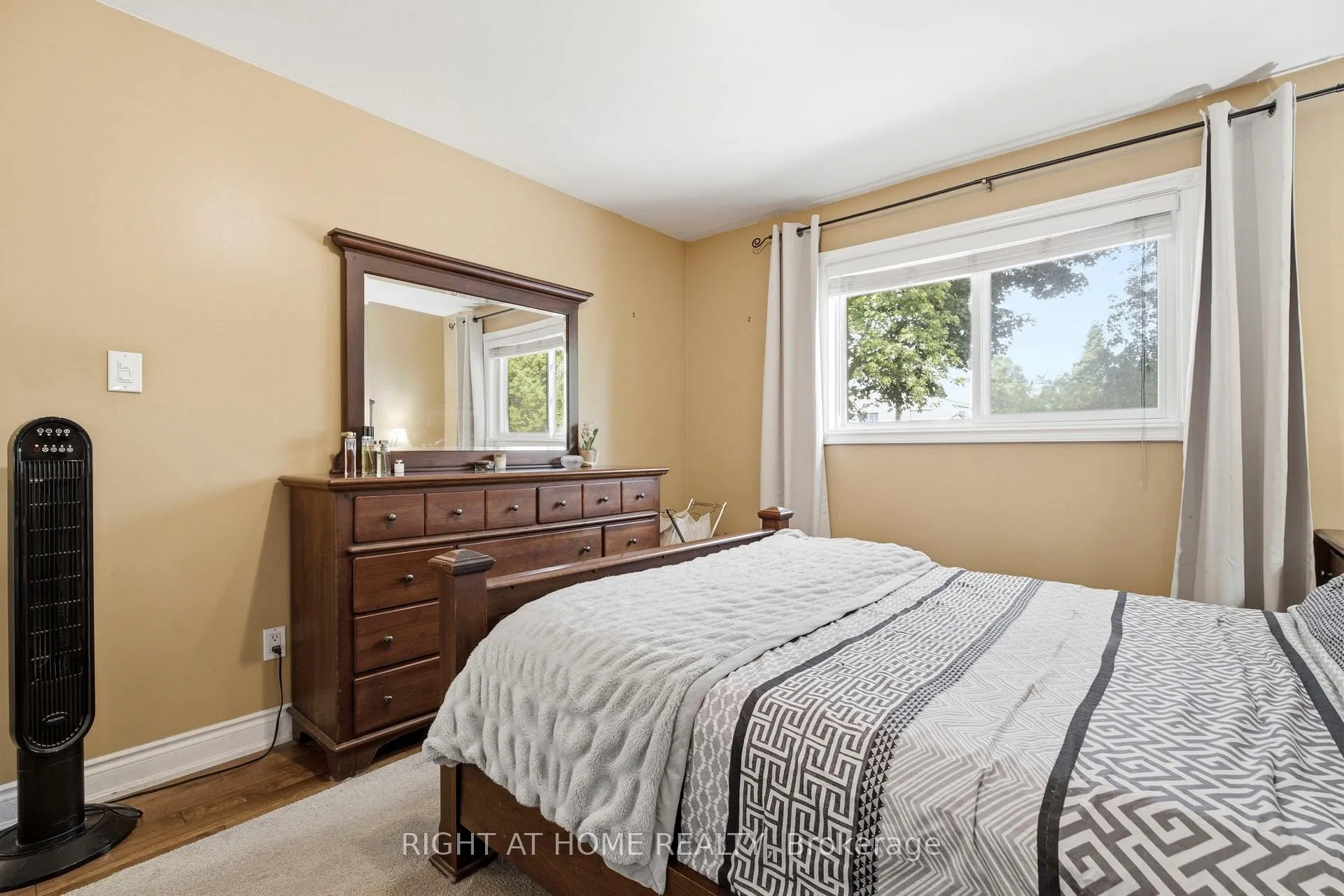 Photo 23 of 33 Benson Avenue, Mississauga, Port Credit — HOMEH