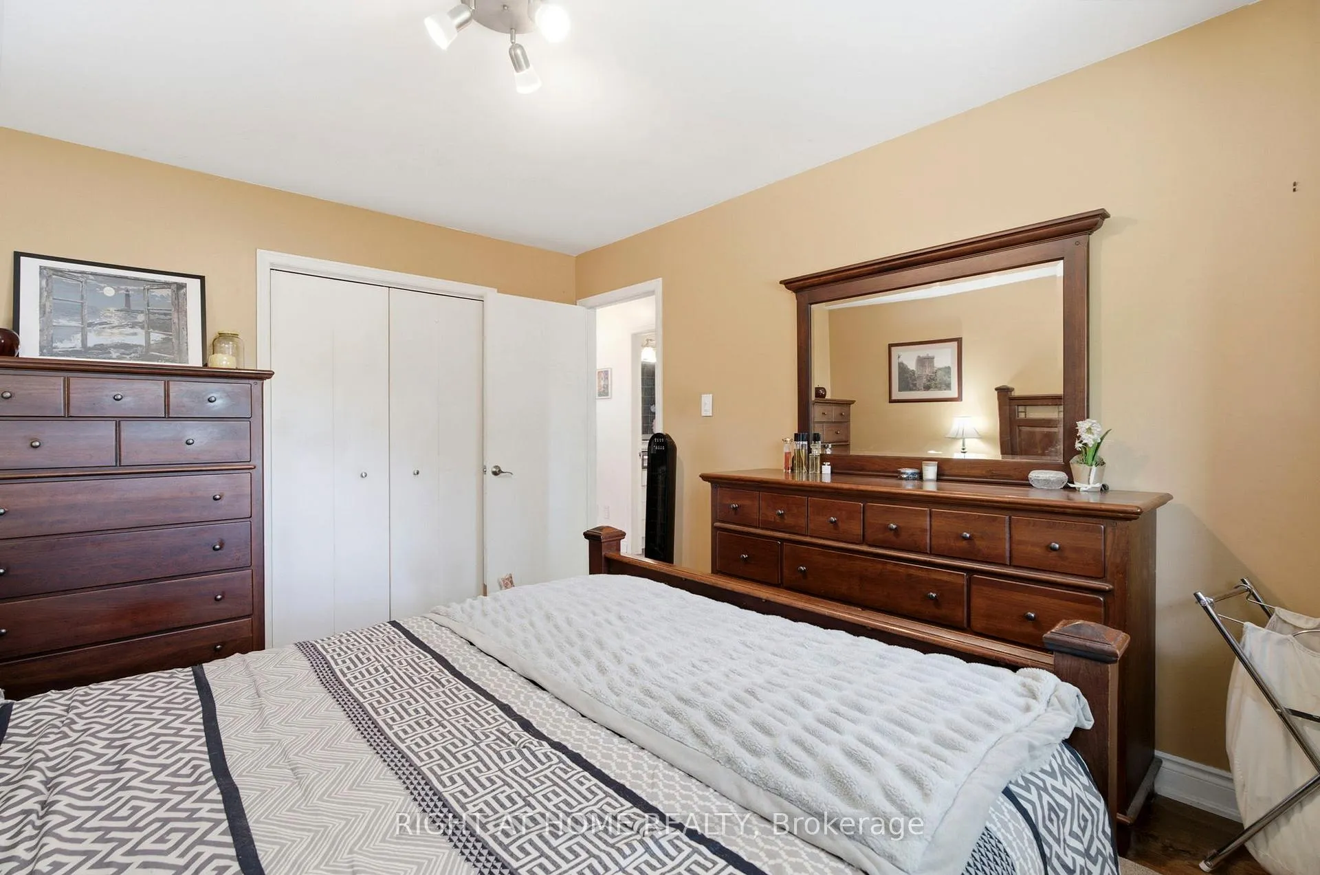 Photo 26 of 33 Benson Avenue, Mississauga, Port Credit — HOMEH