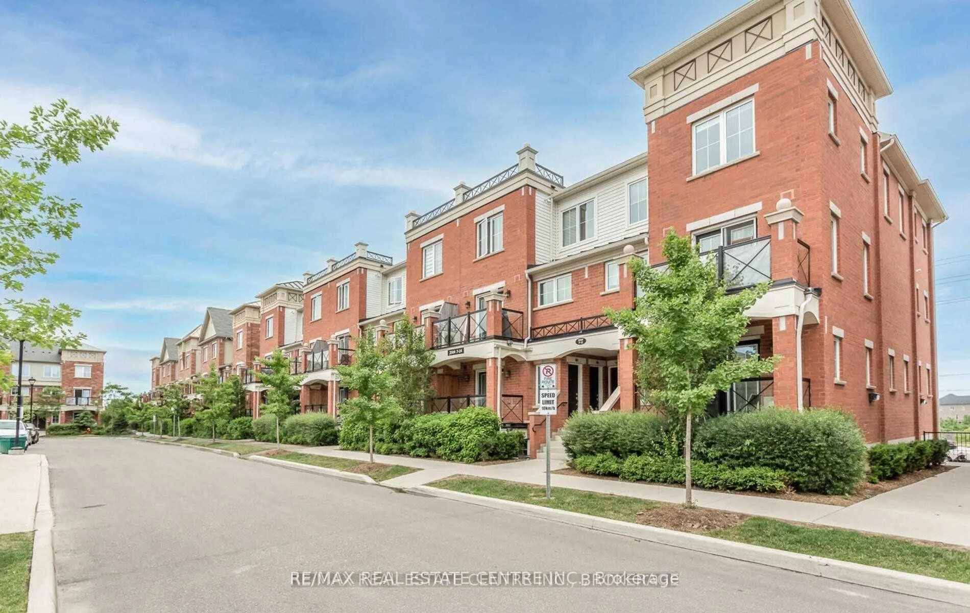 Photo 1 of Unit 10, 2504 Post Road, Oakville, River Oaks — HOMEH