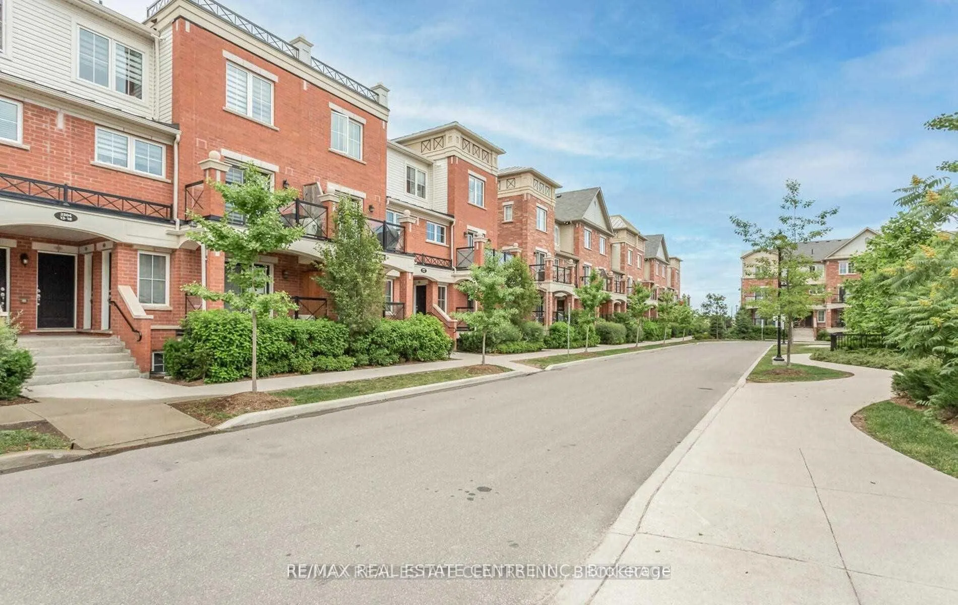 Photo 2 of Unit 10, 2504 Post Road, Oakville, River Oaks — HOMEH