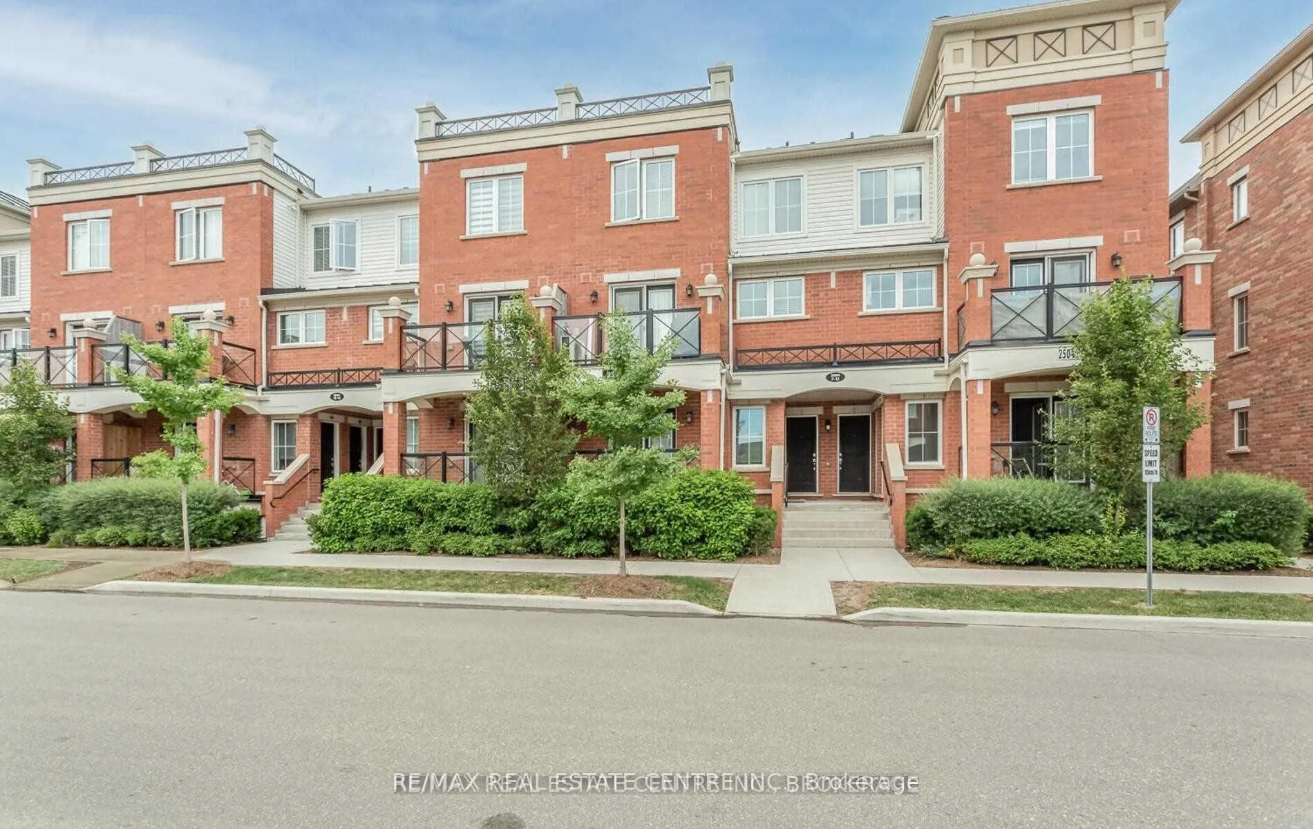 Photo 3 of Unit 10, 2504 Post Road, Oakville, River Oaks — HOMEH