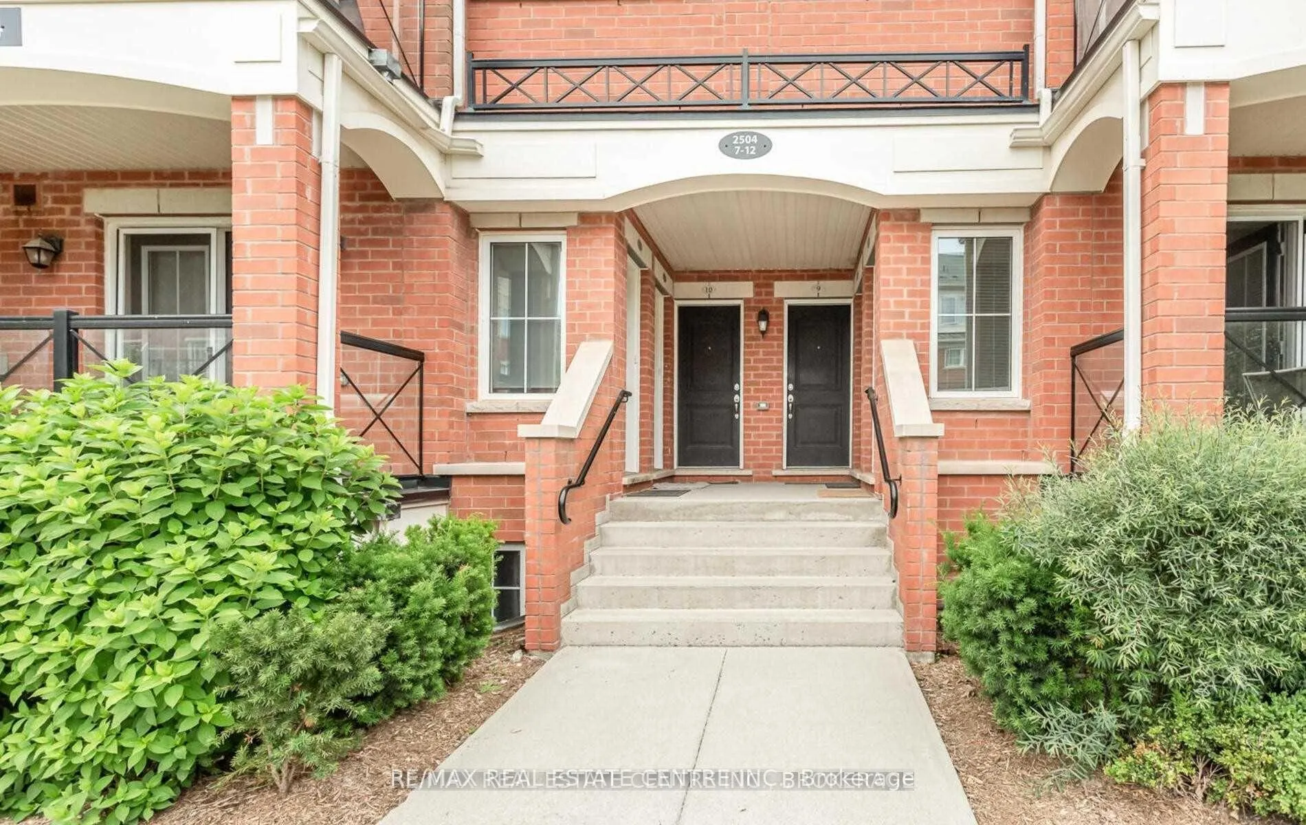 Photo 4 of Unit 10, 2504 Post Road, Oakville, River Oaks — HOMEH