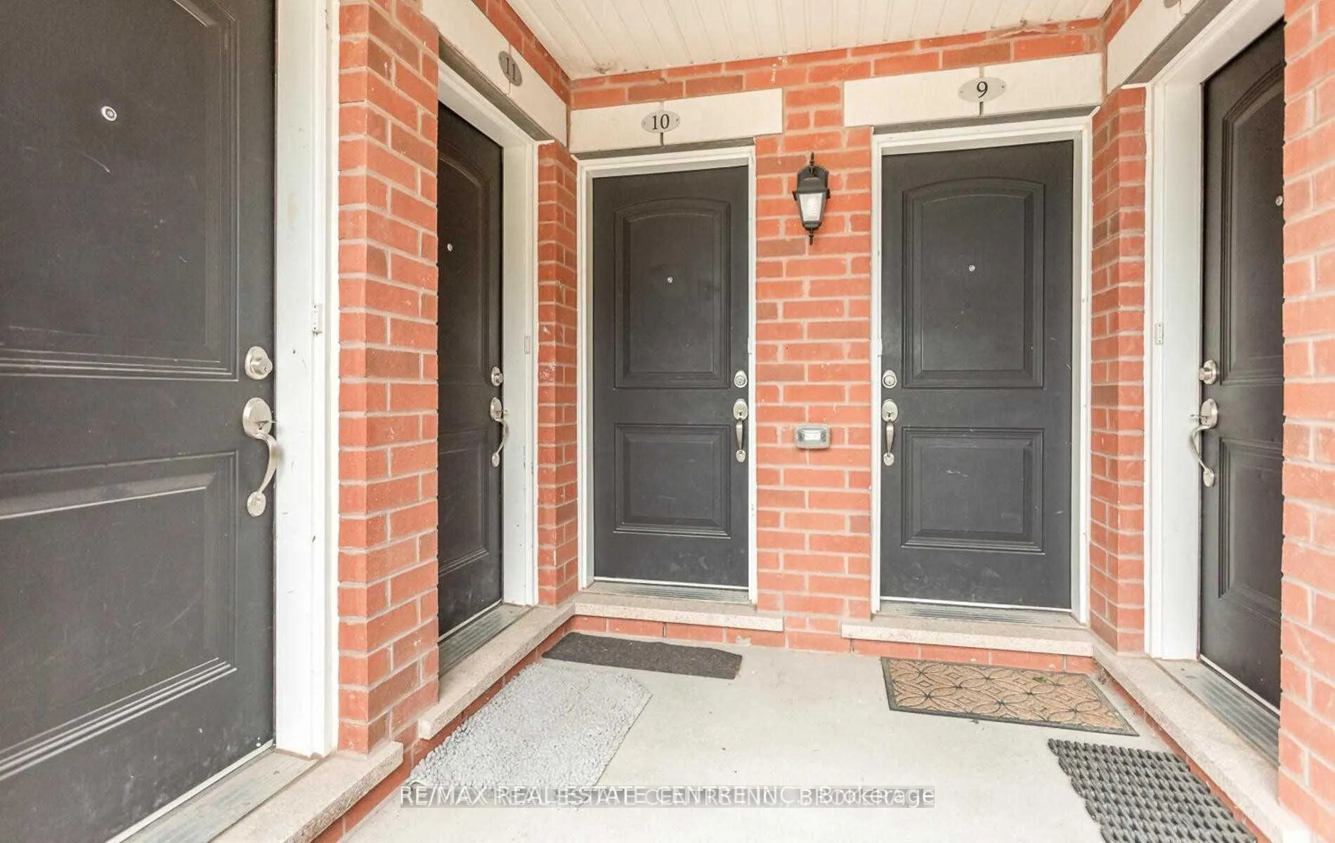 Photo 5 of Unit 10, 2504 Post Road, Oakville, River Oaks — HOMEH