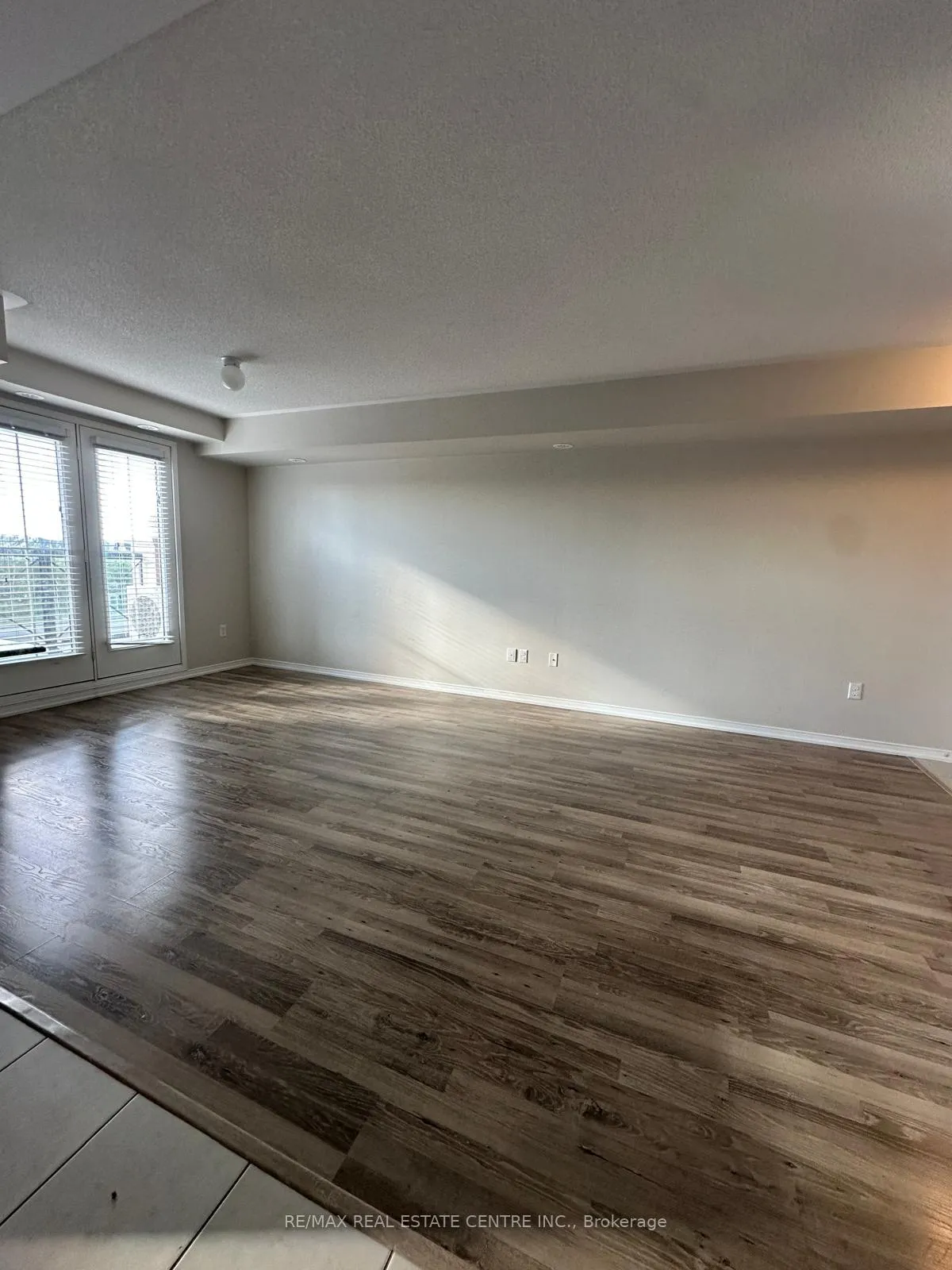 Photo 7 of Unit 10, 2504 Post Road, Oakville, River Oaks — HOMEH