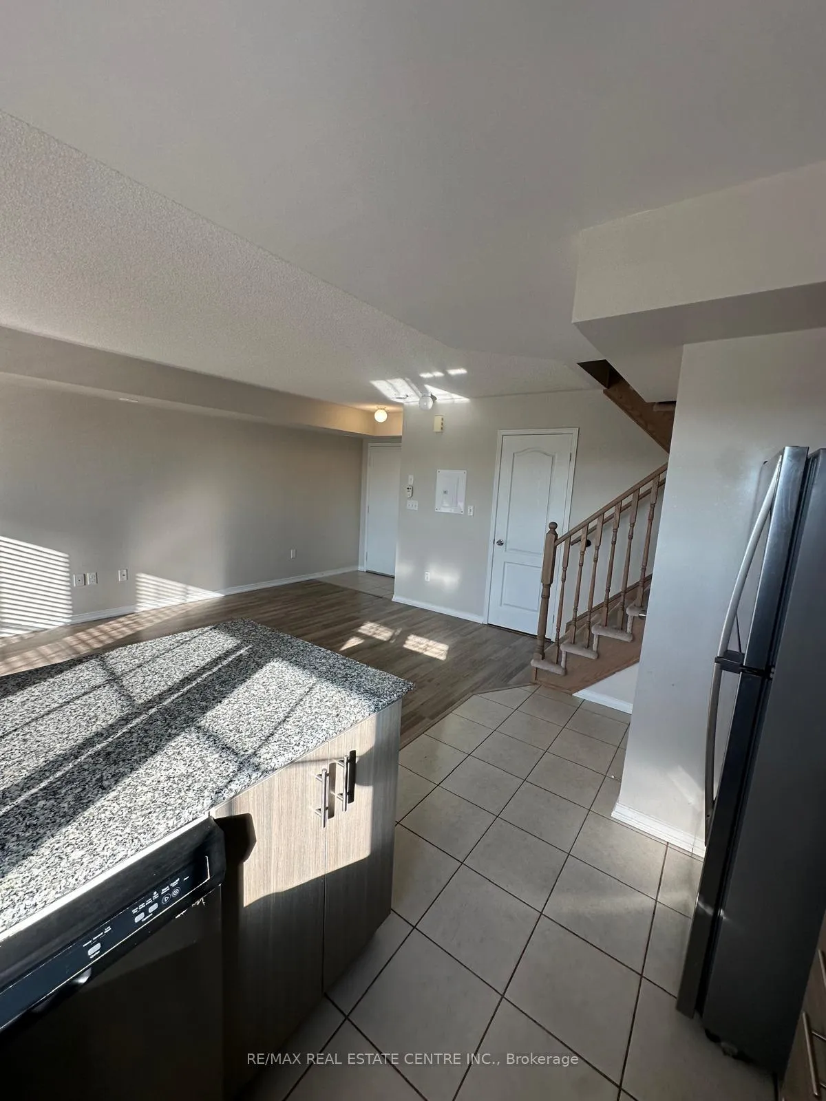 Photo 8 of Unit 10, 2504 Post Road, Oakville, River Oaks — HOMEH