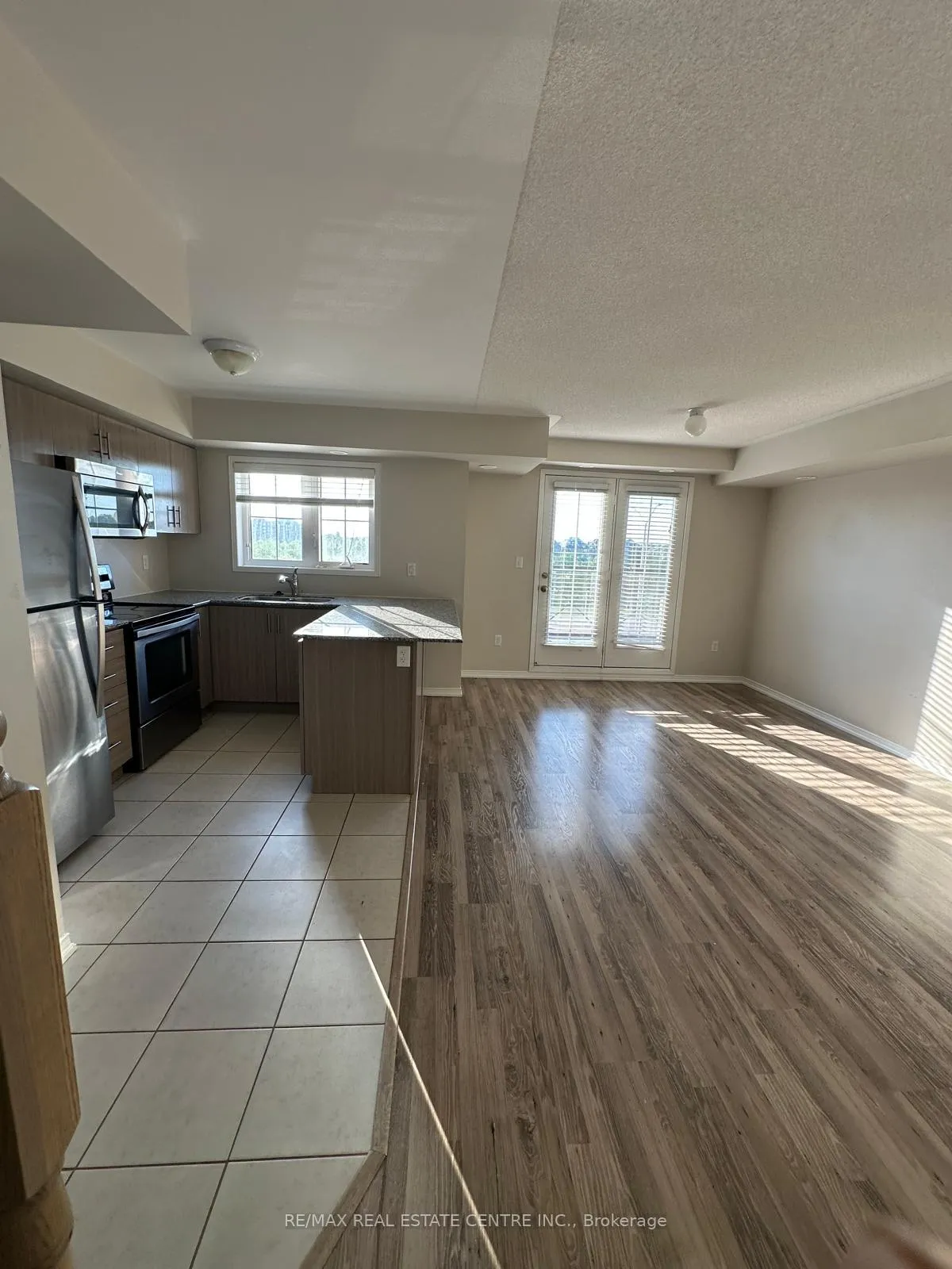 Photo 9 of Unit 10, 2504 Post Road, Oakville, River Oaks — HOMEH
