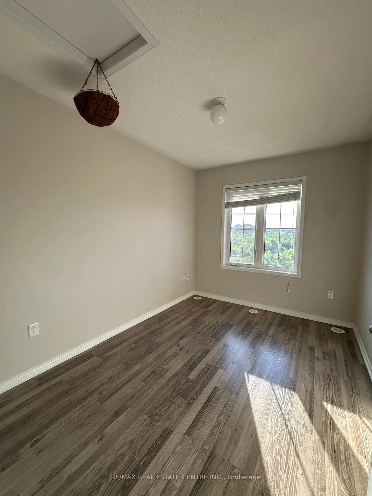 Photo 12 of Unit 10, 2504 Post Road, Oakville, River Oaks — HOMEH
