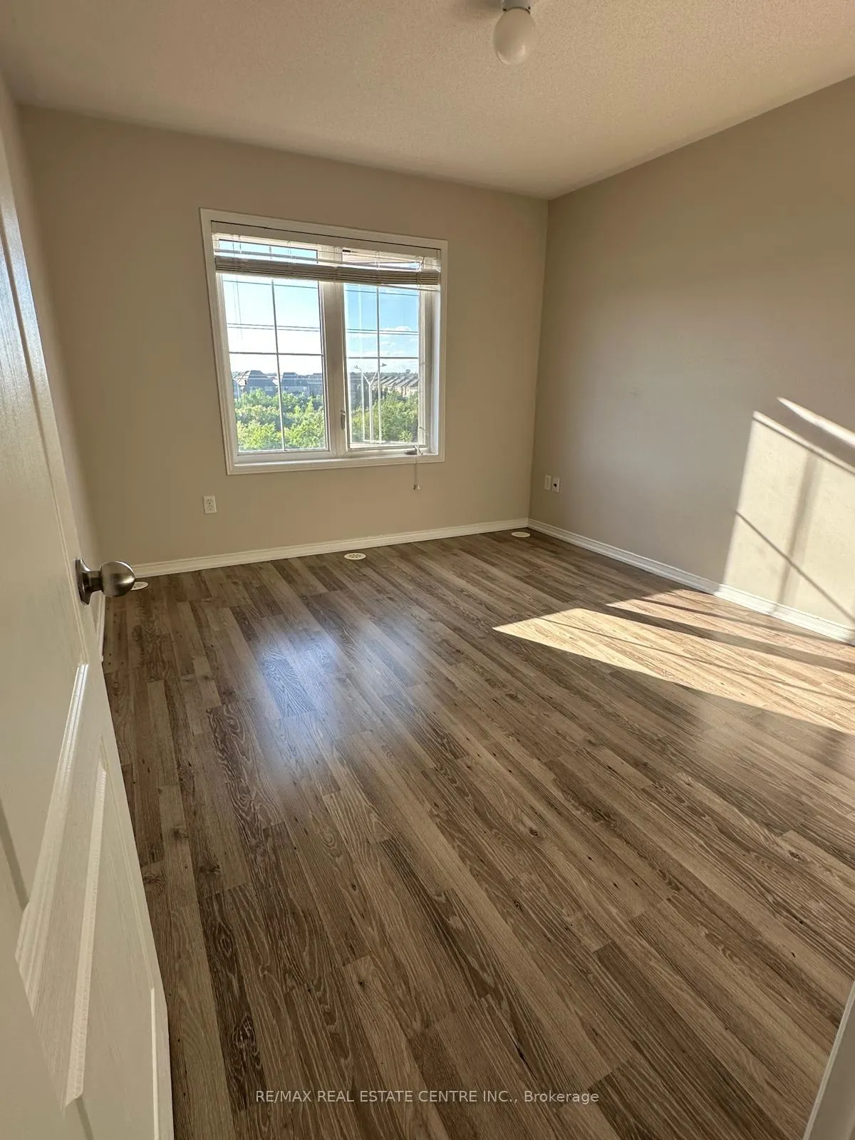 Photo 13 of Unit 10, 2504 Post Road, Oakville, River Oaks — HOMEH