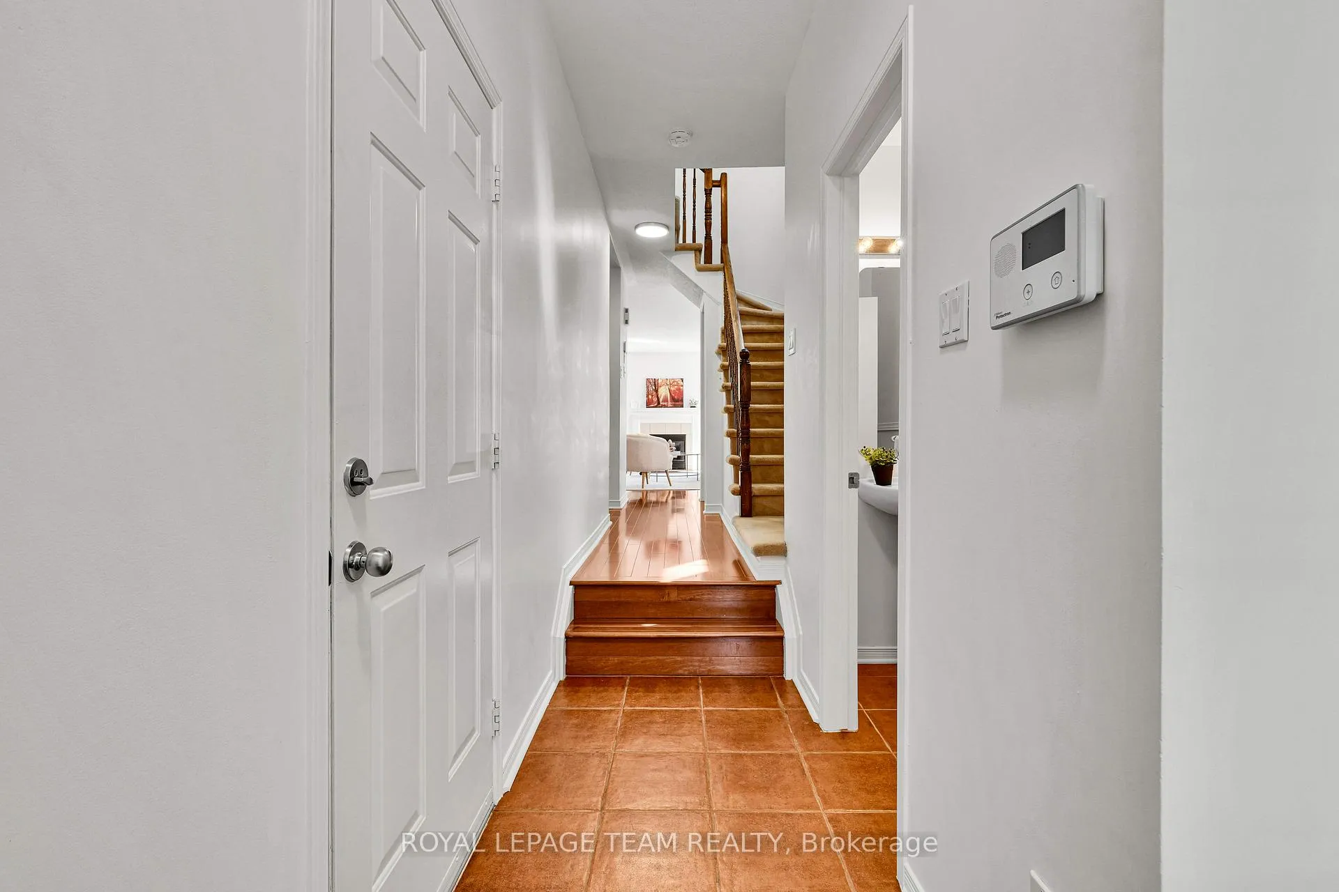 Photo 3 of 143 Tall Oak Private, Ottawa, Riverview Park — HOMEH