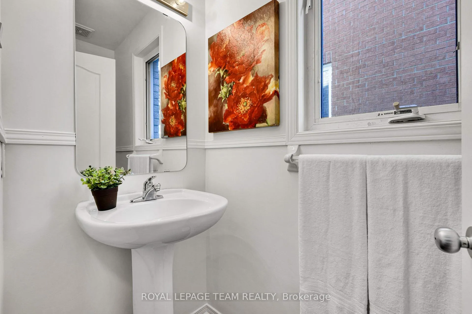 Photo 4 of 143 Tall Oak Private, Ottawa, Riverview Park — HOMEH