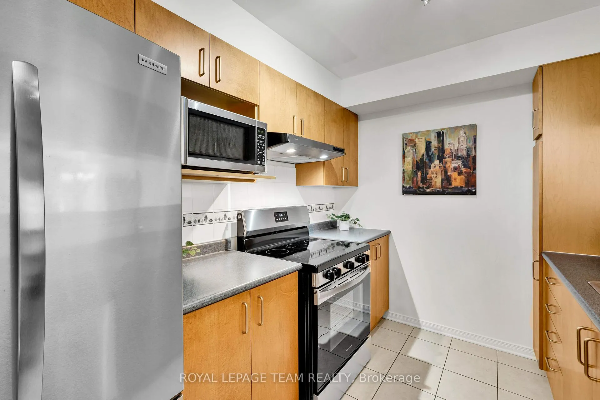 Photo 6 of 143 Tall Oak Private, Ottawa, Riverview Park — HOMEH