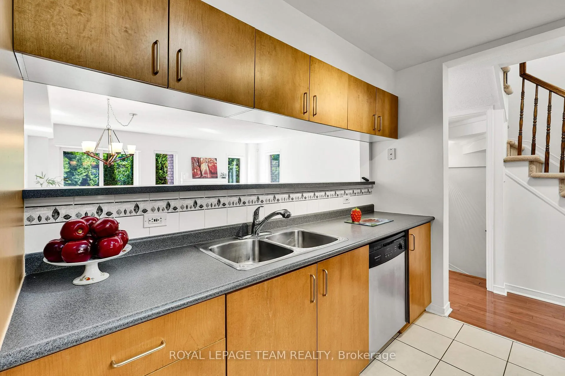 Photo 9 of 143 Tall Oak Private, Ottawa, Riverview Park — HOMEH