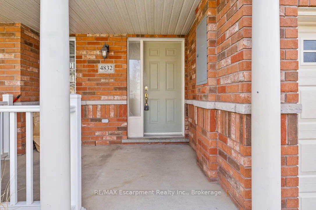 Photo 4 of 4832 Capri Crescent, Burlington, Alton — HOMEH