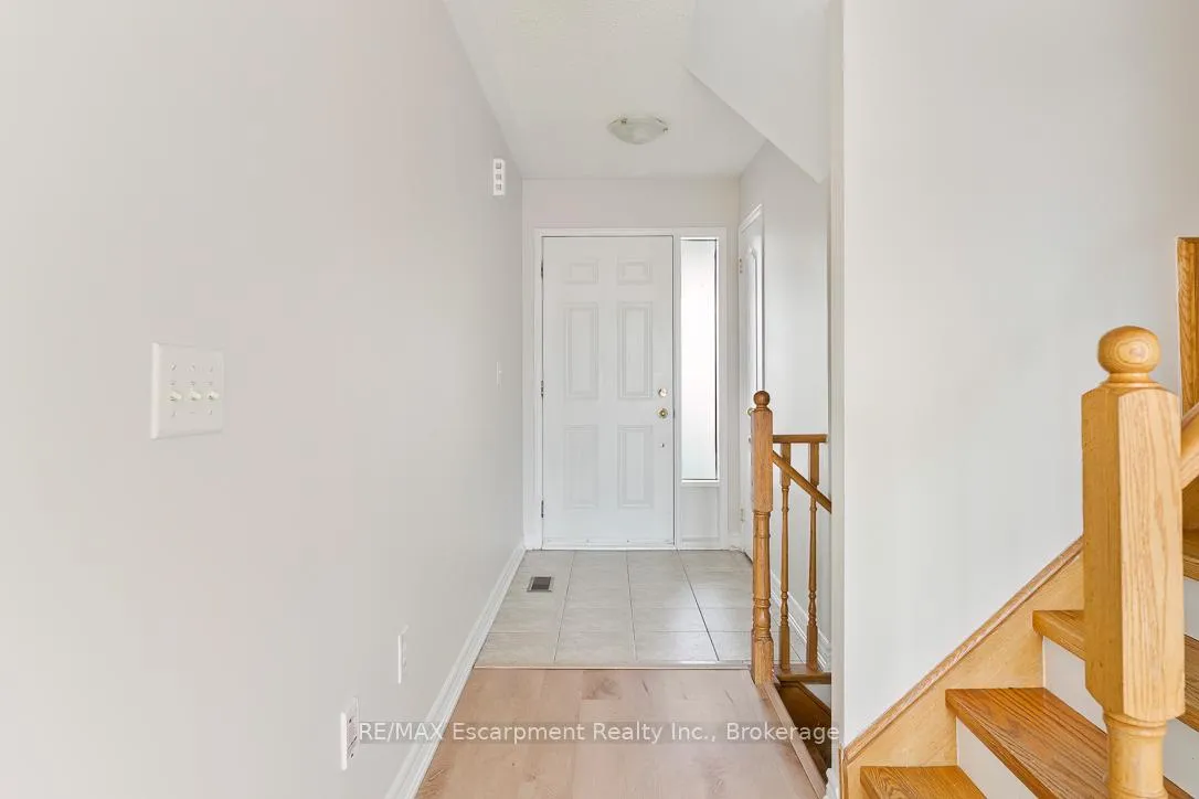Photo 5 of 4832 Capri Crescent, Burlington, Alton — HOMEH