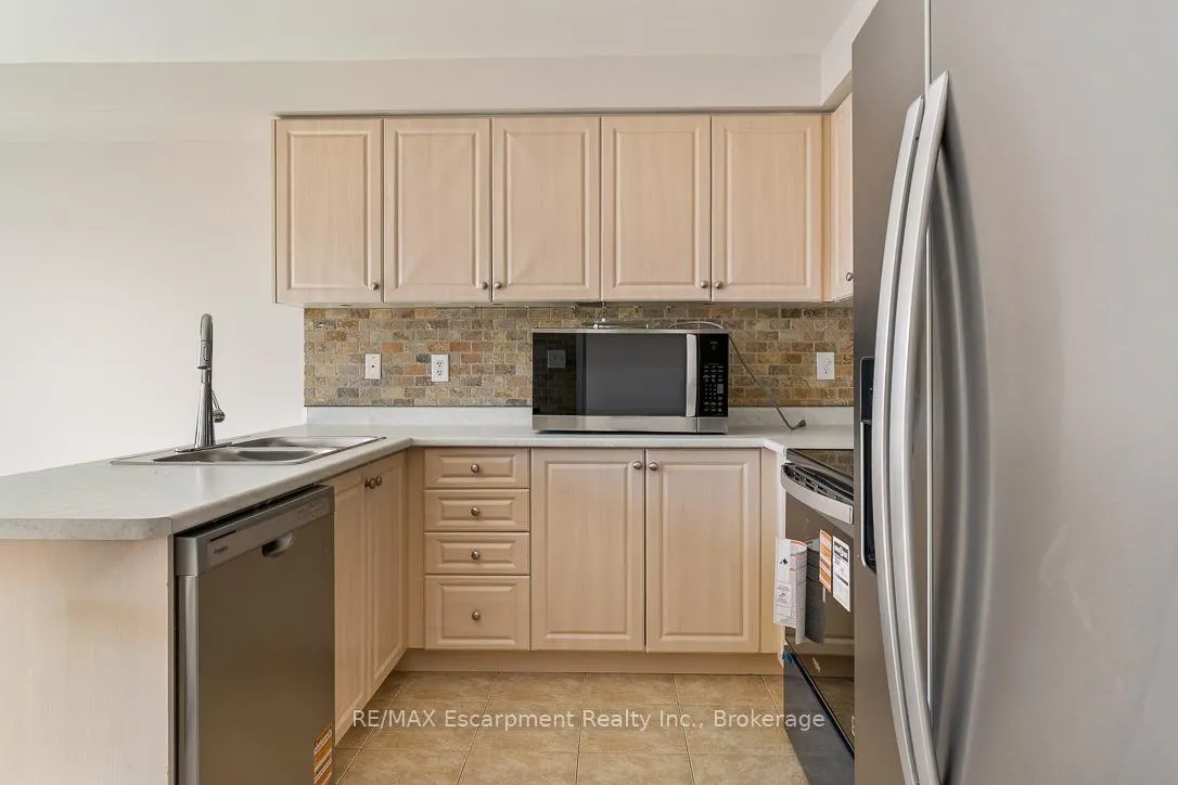 Photo 10 of 4832 Capri Crescent, Burlington, Alton — HOMEH