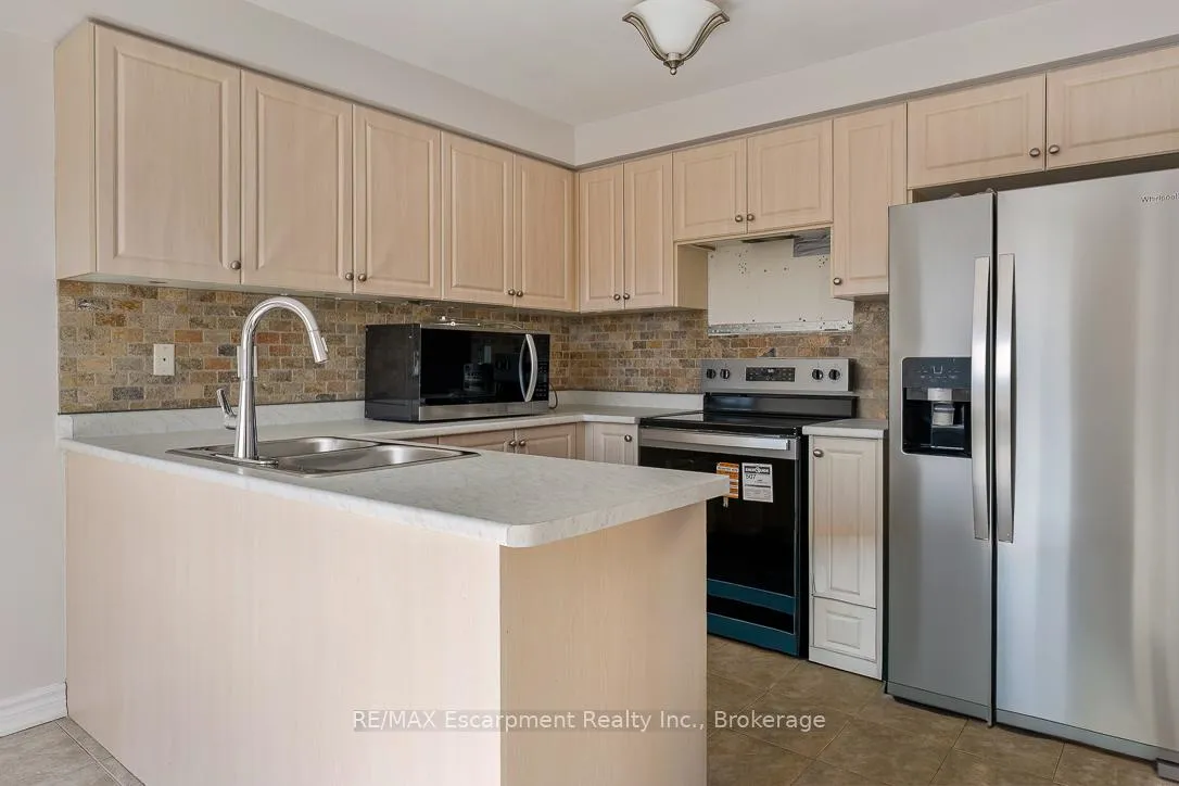 Photo 11 of 4832 Capri Crescent, Burlington, Alton — HOMEH