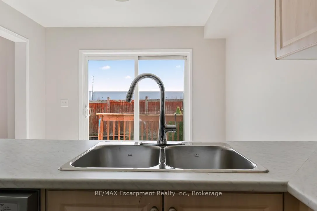 Photo 14 of 4832 Capri Crescent, Burlington, Alton — HOMEH