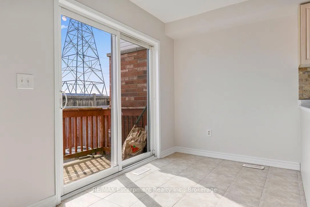 Photo 16 of 4832 Capri Crescent, Burlington, Alton — HOMEH