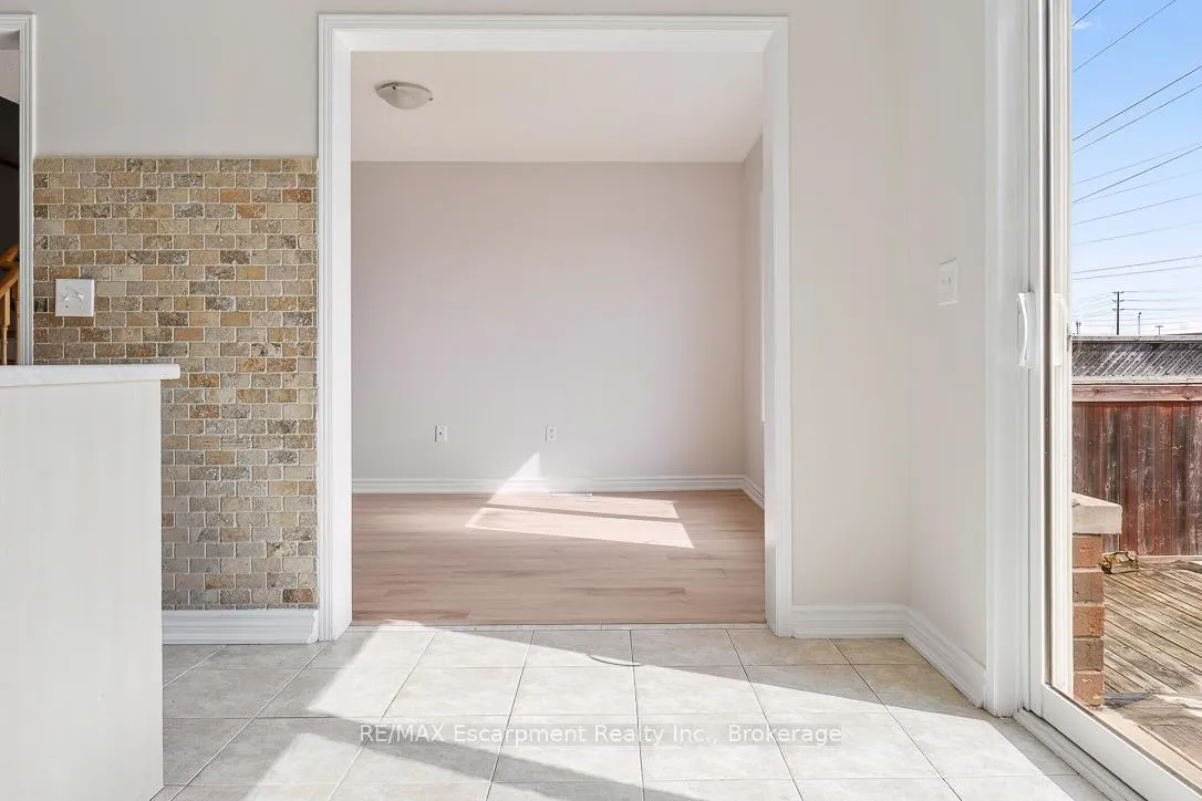 Photo 17 of 4832 Capri Crescent, Burlington, Alton — HOMEH