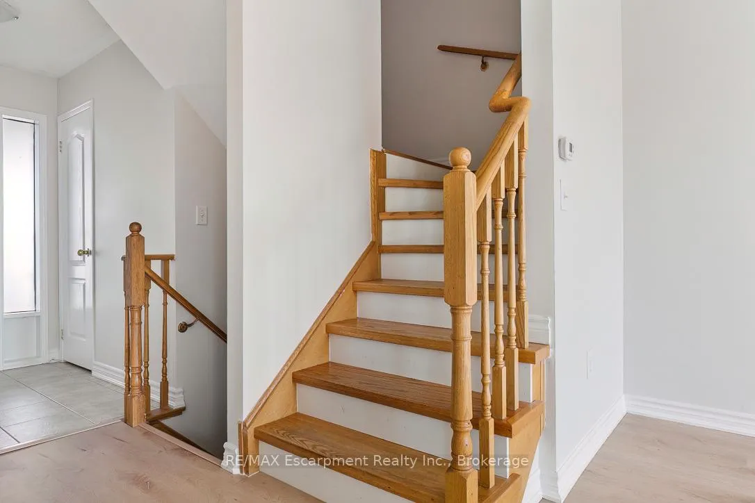 Photo 18 of 4832 Capri Crescent, Burlington, Alton — HOMEH