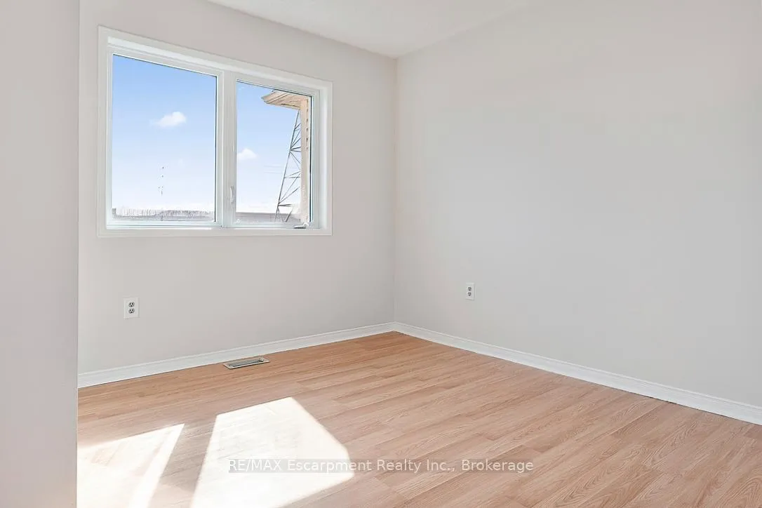Photo 23 of 4832 Capri Crescent, Burlington, Alton — HOMEH
