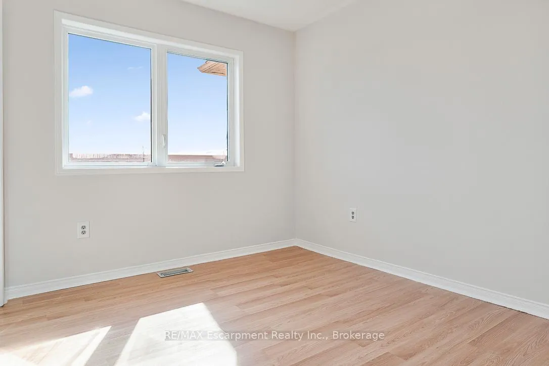 Photo 24 of 4832 Capri Crescent, Burlington, Alton — HOMEH