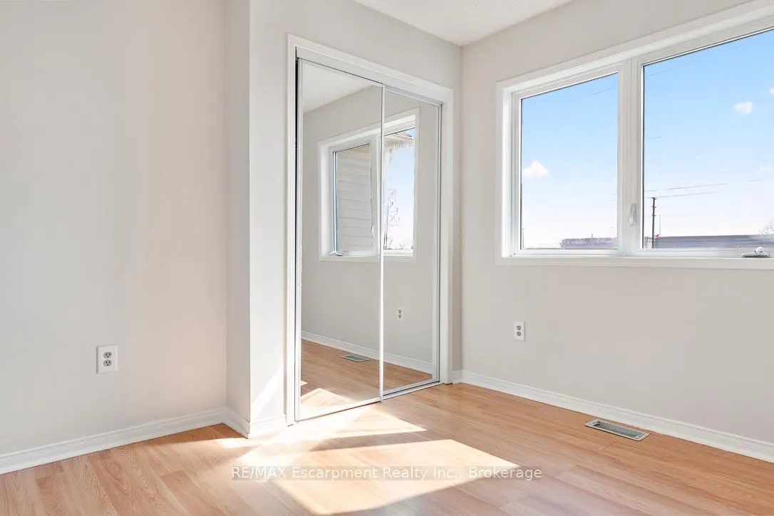 Photo 25 of 4832 Capri Crescent, Burlington, Alton — HOMEH