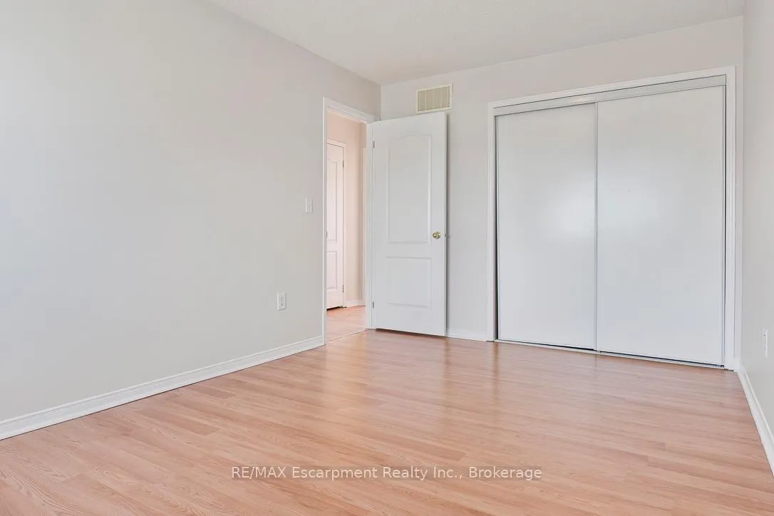 Photo 28 of 4832 Capri Crescent, Burlington, Alton — HOMEH