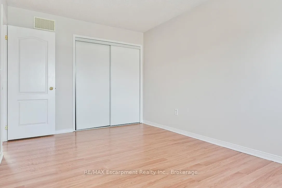 Photo 29 of 4832 Capri Crescent, Burlington, Alton — HOMEH