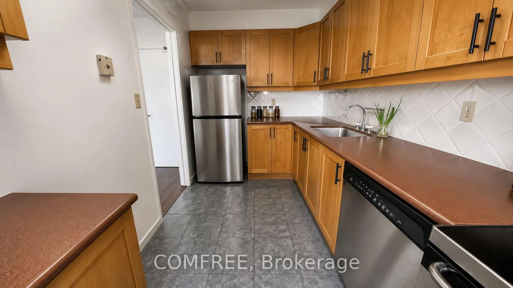 Photo 5 of Unit 412, 1 Massey Square, Toronto, Crescent Town — HOMEH