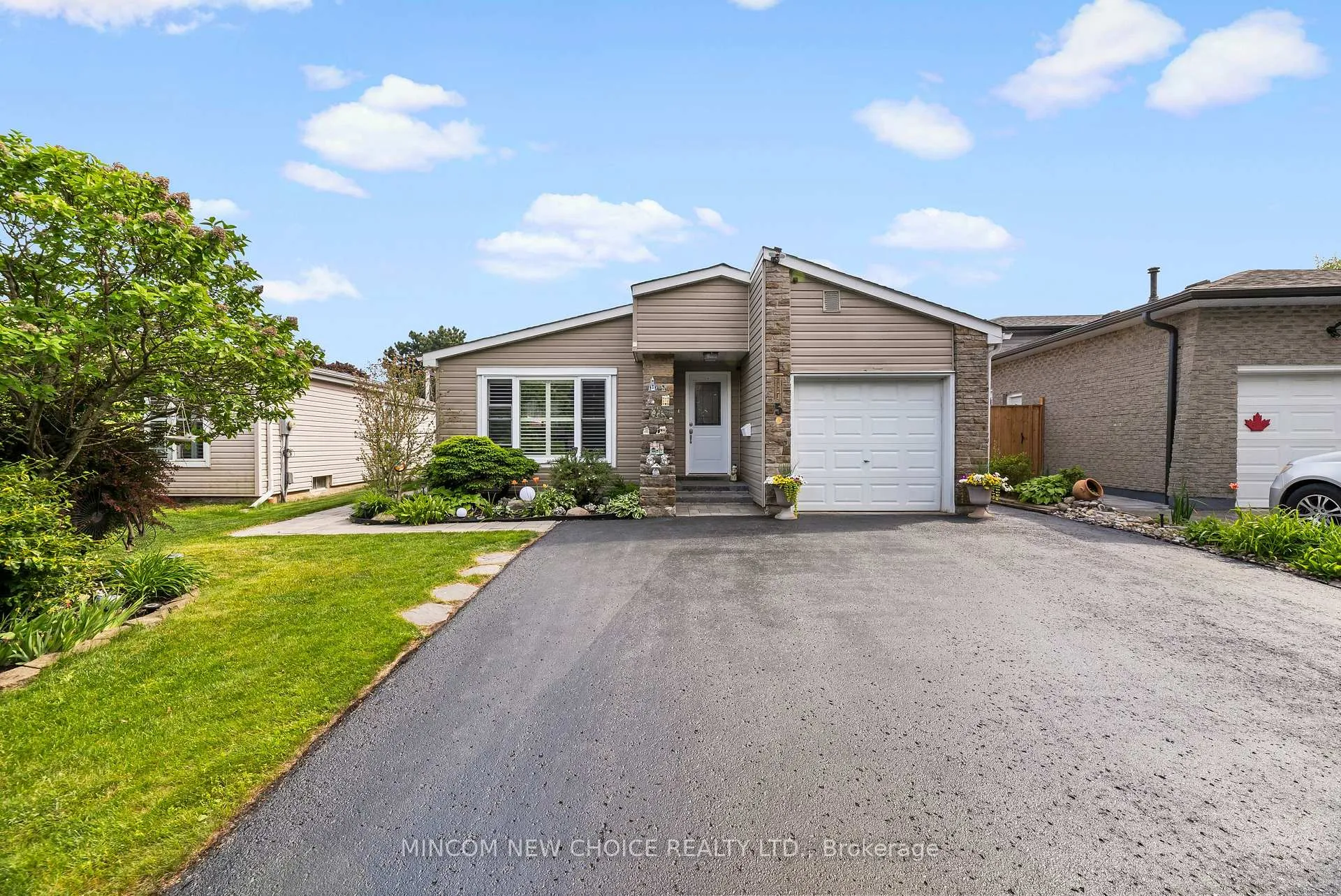 Photo 1 of 5 Bolland Crescent, Ajax, South West — HOMEH