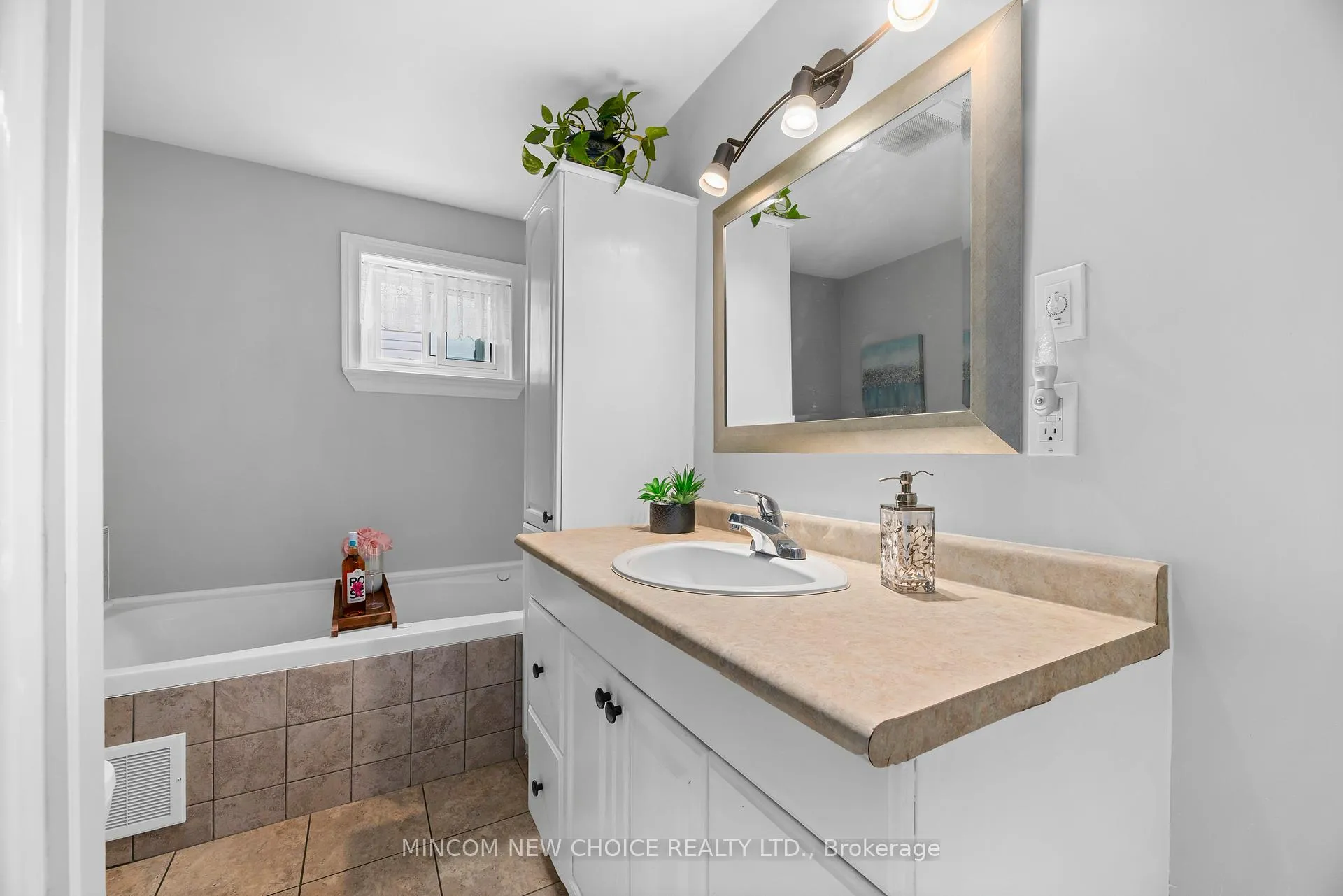 Photo 17 of 5 Bolland Crescent, Ajax, South West — HOMEH