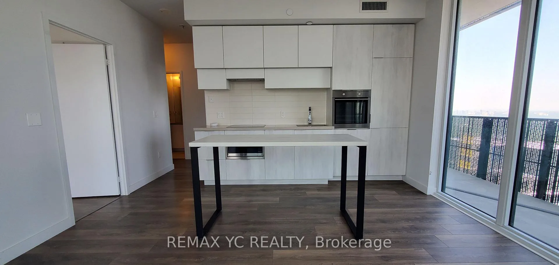 Photo 3 of Unit 5311, 8 Eglinton Avenue E, Toronto, Mount Pleasant West — HOMEH