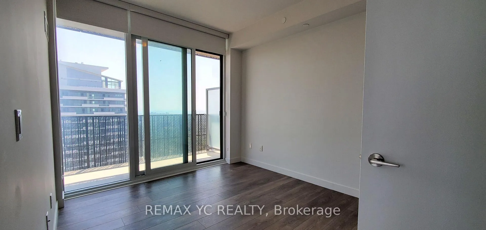 Photo 4 of Unit 5311, 8 Eglinton Avenue E, Toronto, Mount Pleasant West — HOMEH