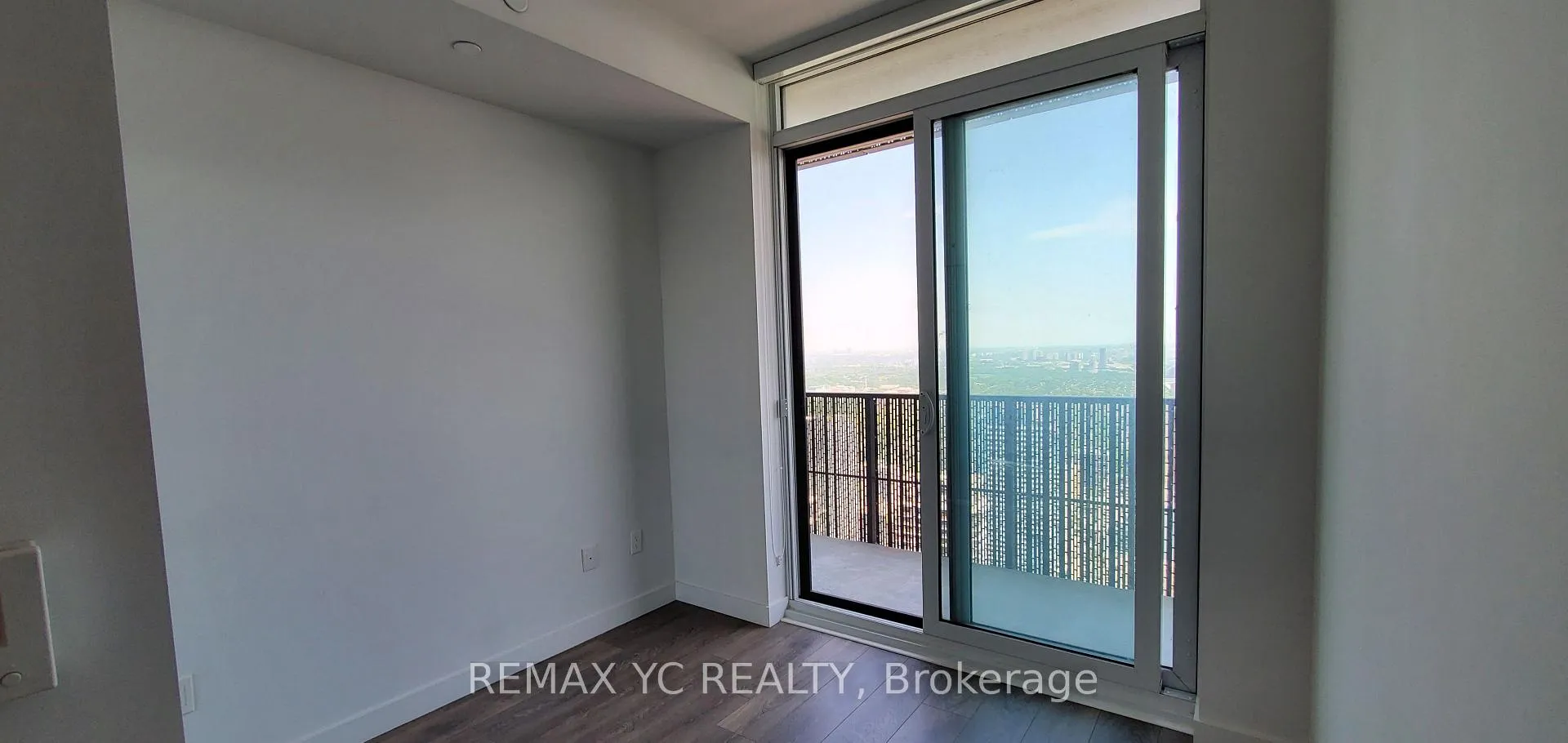 Photo 8 of Unit 5311, 8 Eglinton Avenue E, Toronto, Mount Pleasant West — HOMEH