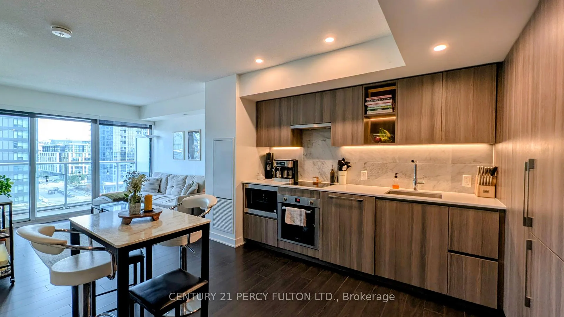 Photo 4 of Unit 808, 17 Bathurst Street, Toronto, Waterfront Communities — HOMEH
