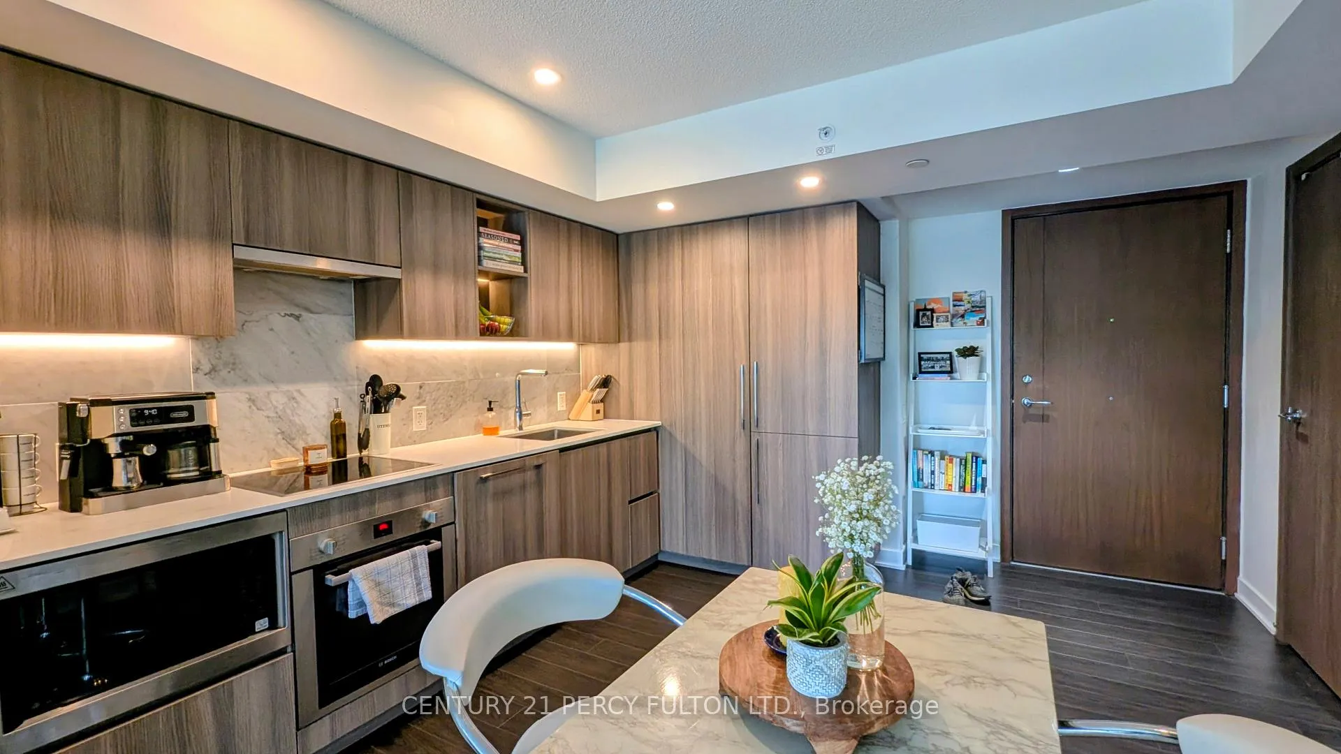 Photo 5 of Unit 808, 17 Bathurst Street, Toronto, Waterfront Communities — HOMEH