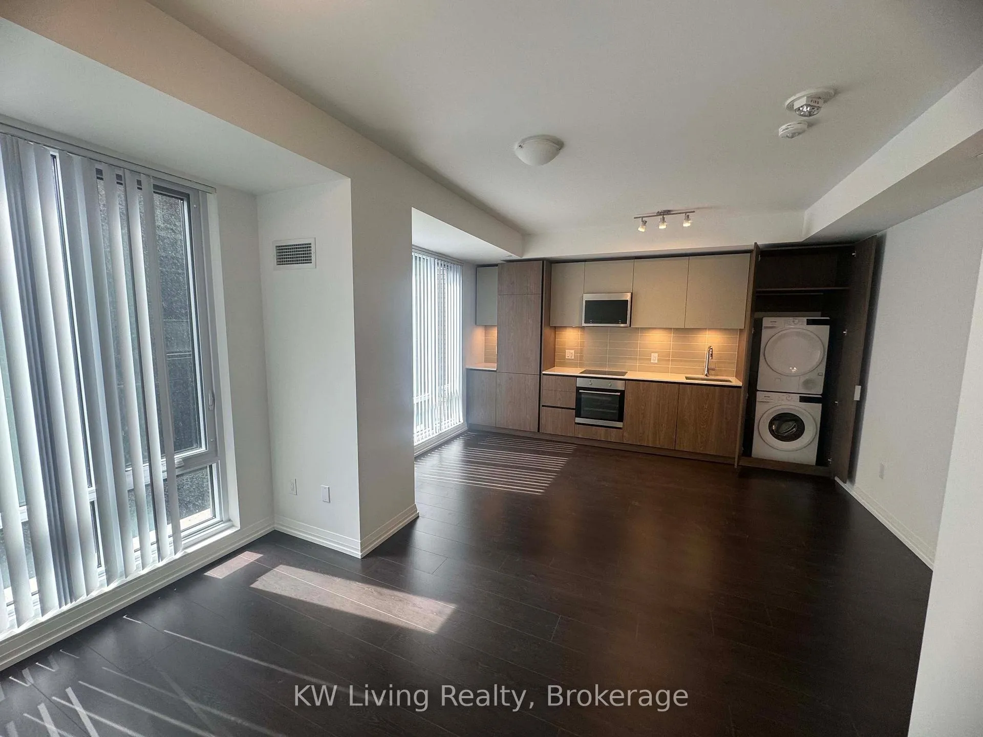 Photo 1 of Unit 613, 8 Widmer Street, Toronto, Waterfront Communities — HOMEH